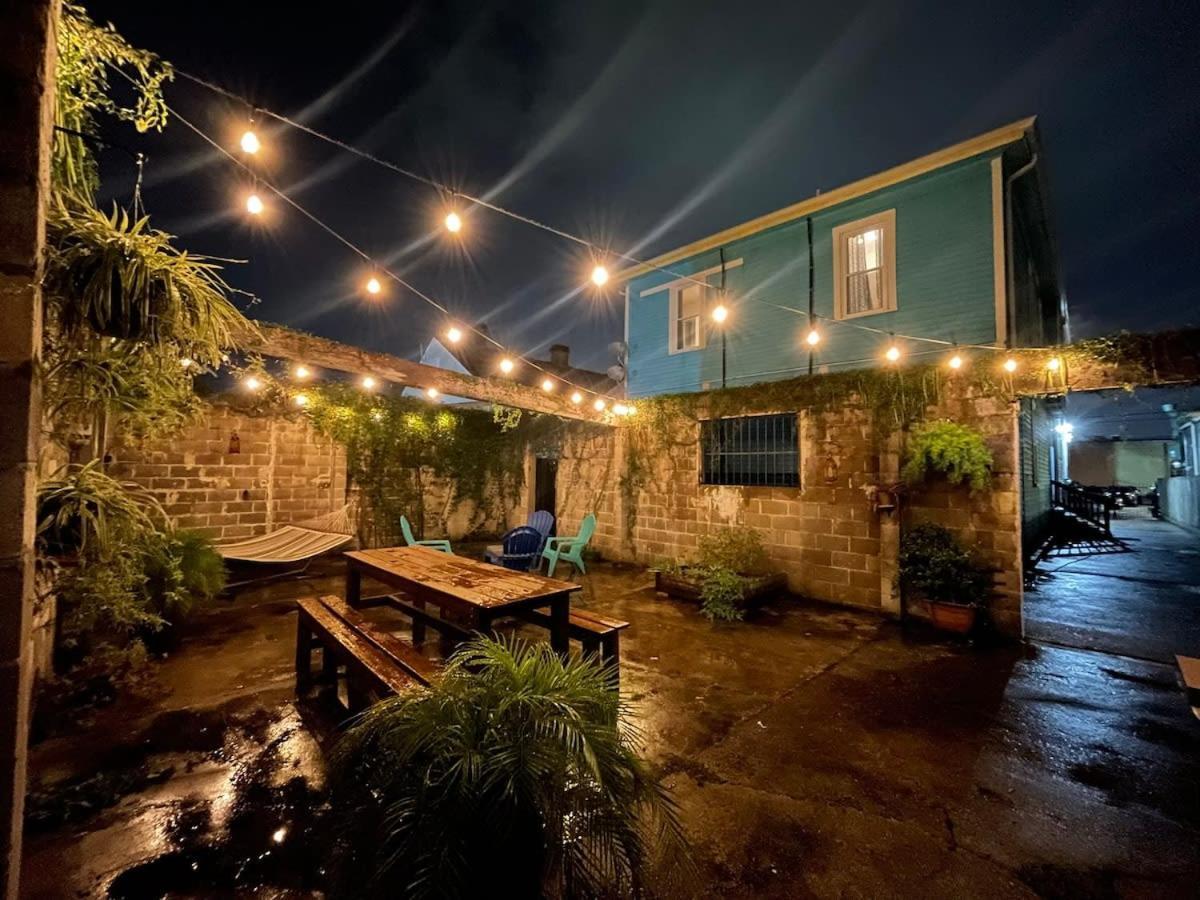 Urban 3 Bedroom Local Art Filled Frenchman Oasis Holiday home