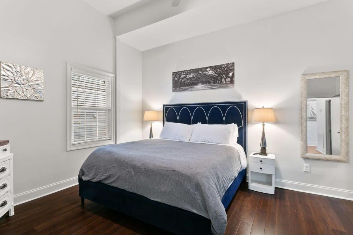 Modern Pristine Stunning 2bd Garden District New Orleans