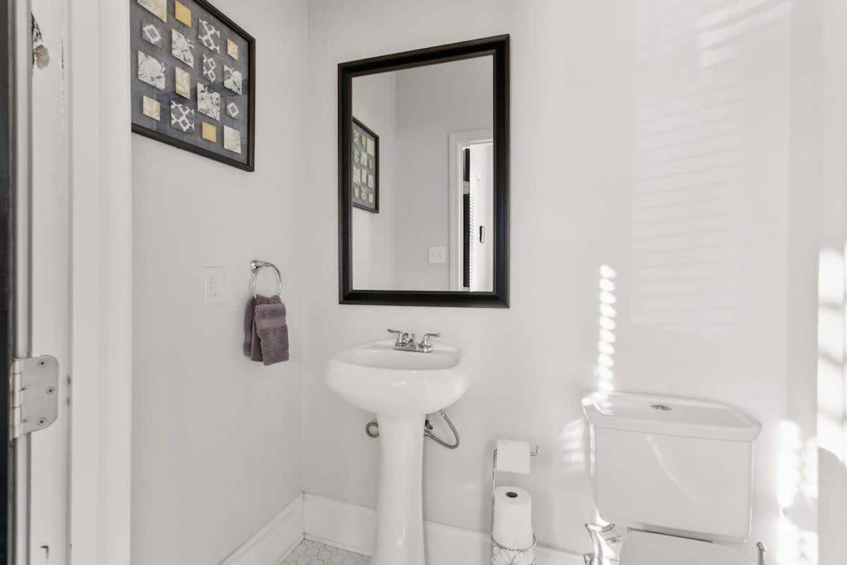 Apartment Modern Pristine Stunning 2bd Garden District New Orleans