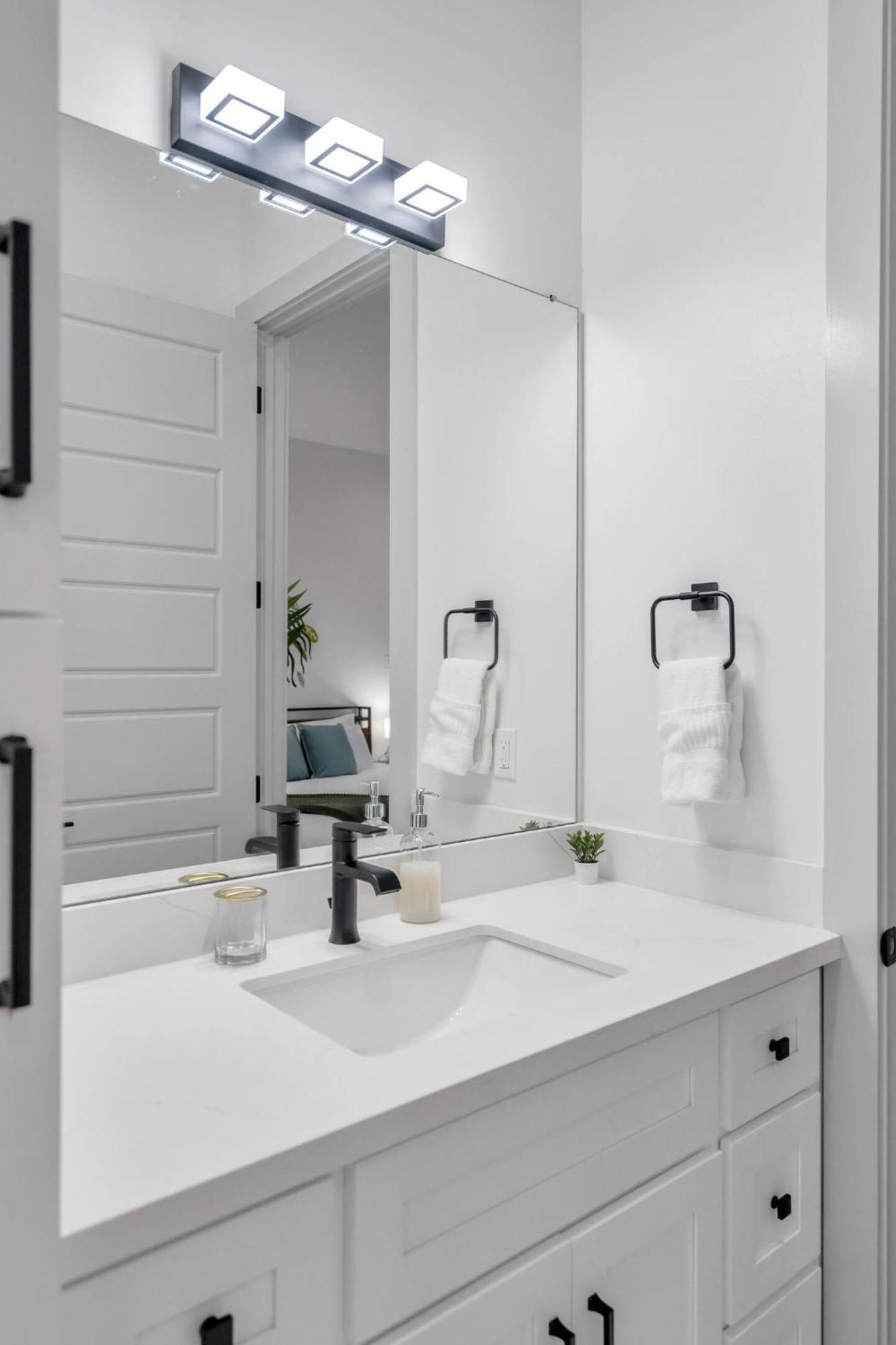 Holiday home Charming Fire Pit Mid-city Festive Season *