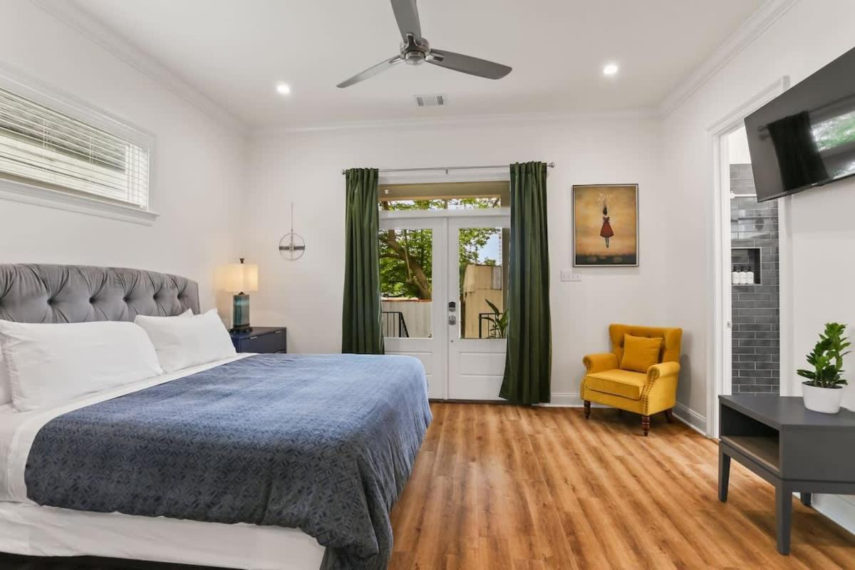 Luxury New 3bd With Parking And Private Yard Holiday home