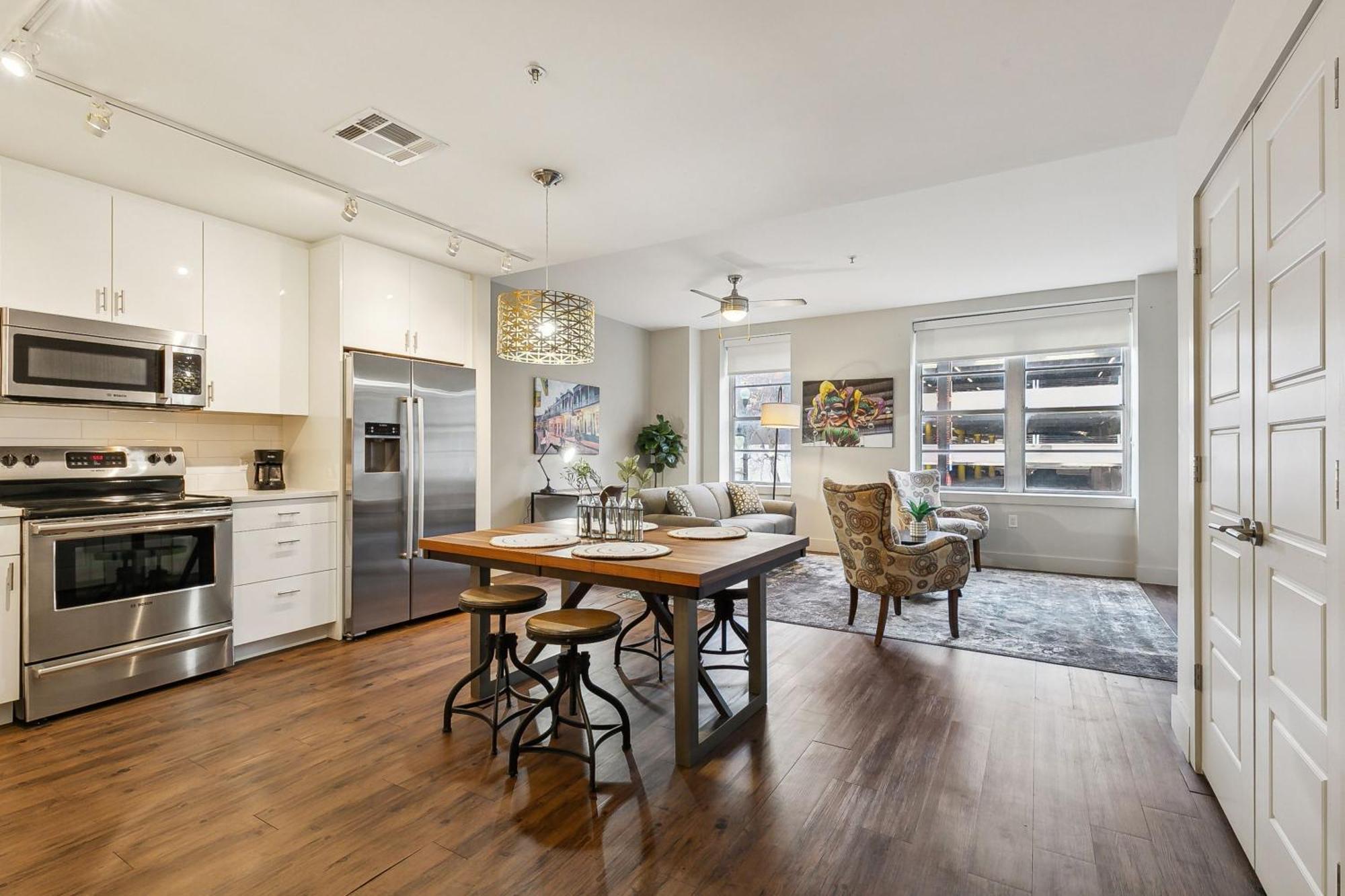 California Building By Hosteeva Apartment New Orleans