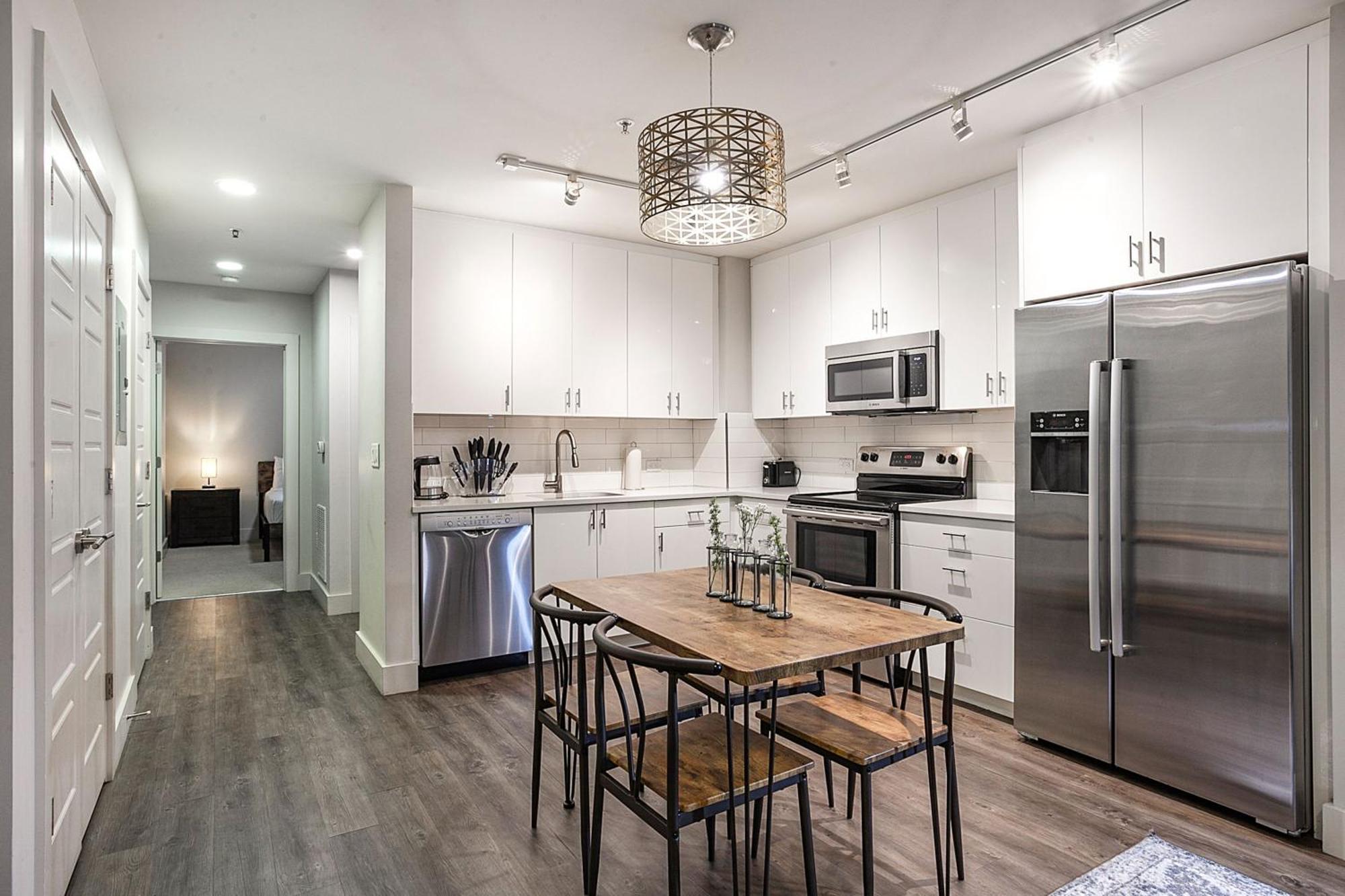 California Building By Hosteeva Apartment