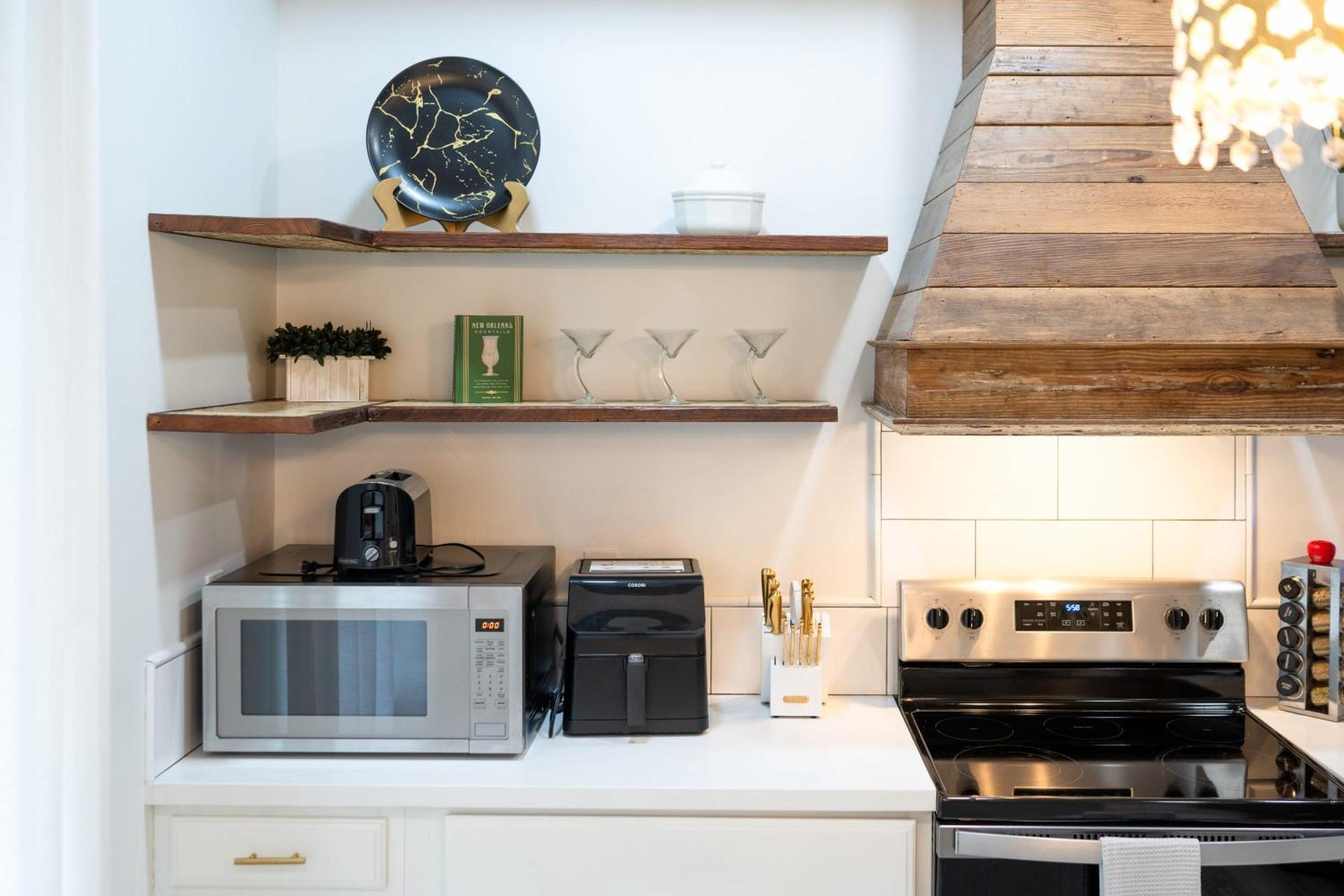 Esplanade Magic 5 Just Minutes By Uber Or Car To French Quarter And 5 Mins From Superdome Holiday home