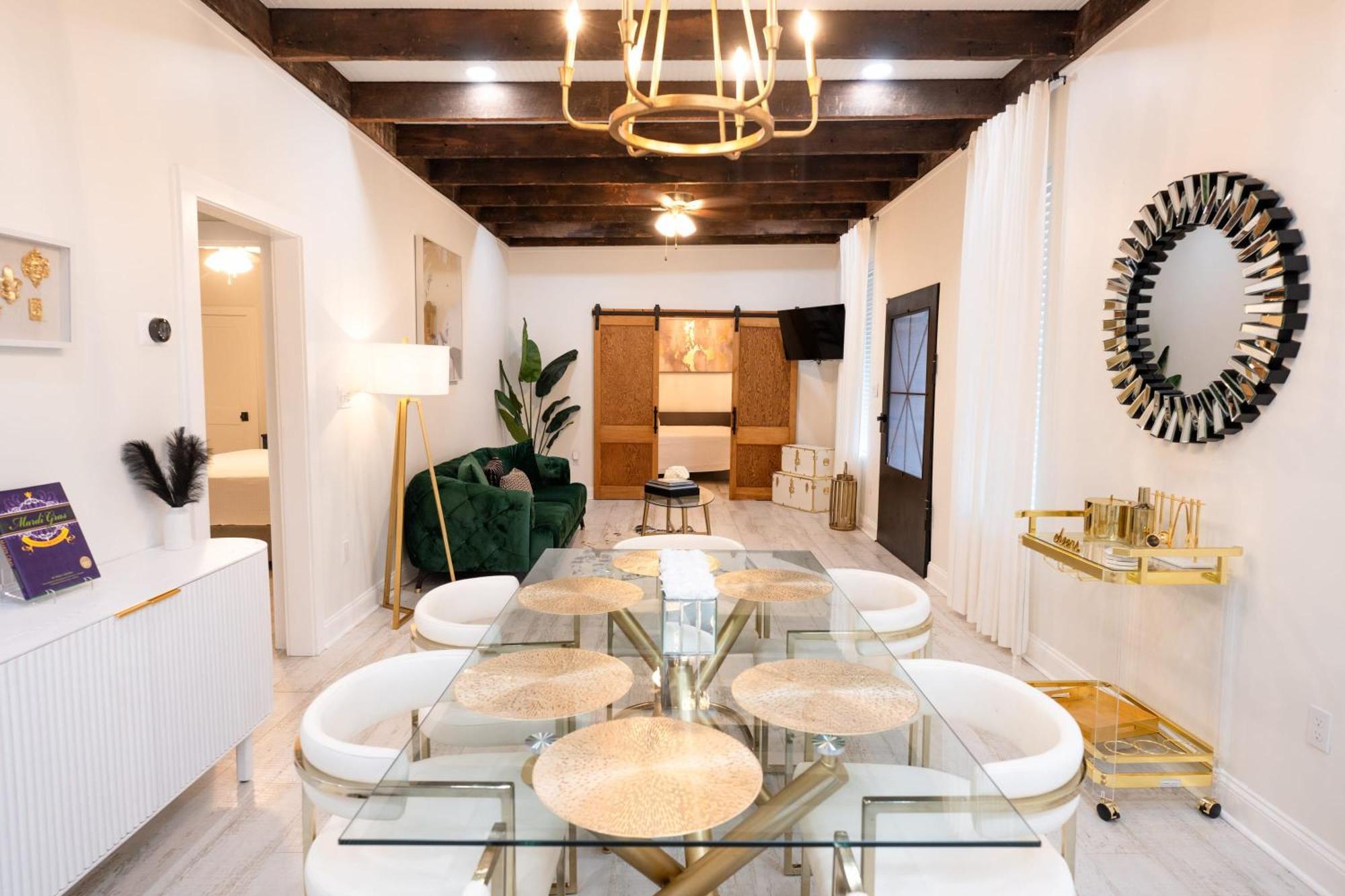 Esplanade Magic 5 Just Minutes By Uber Or Car To French Quarter And 5 Mins From Superdome Holiday home *