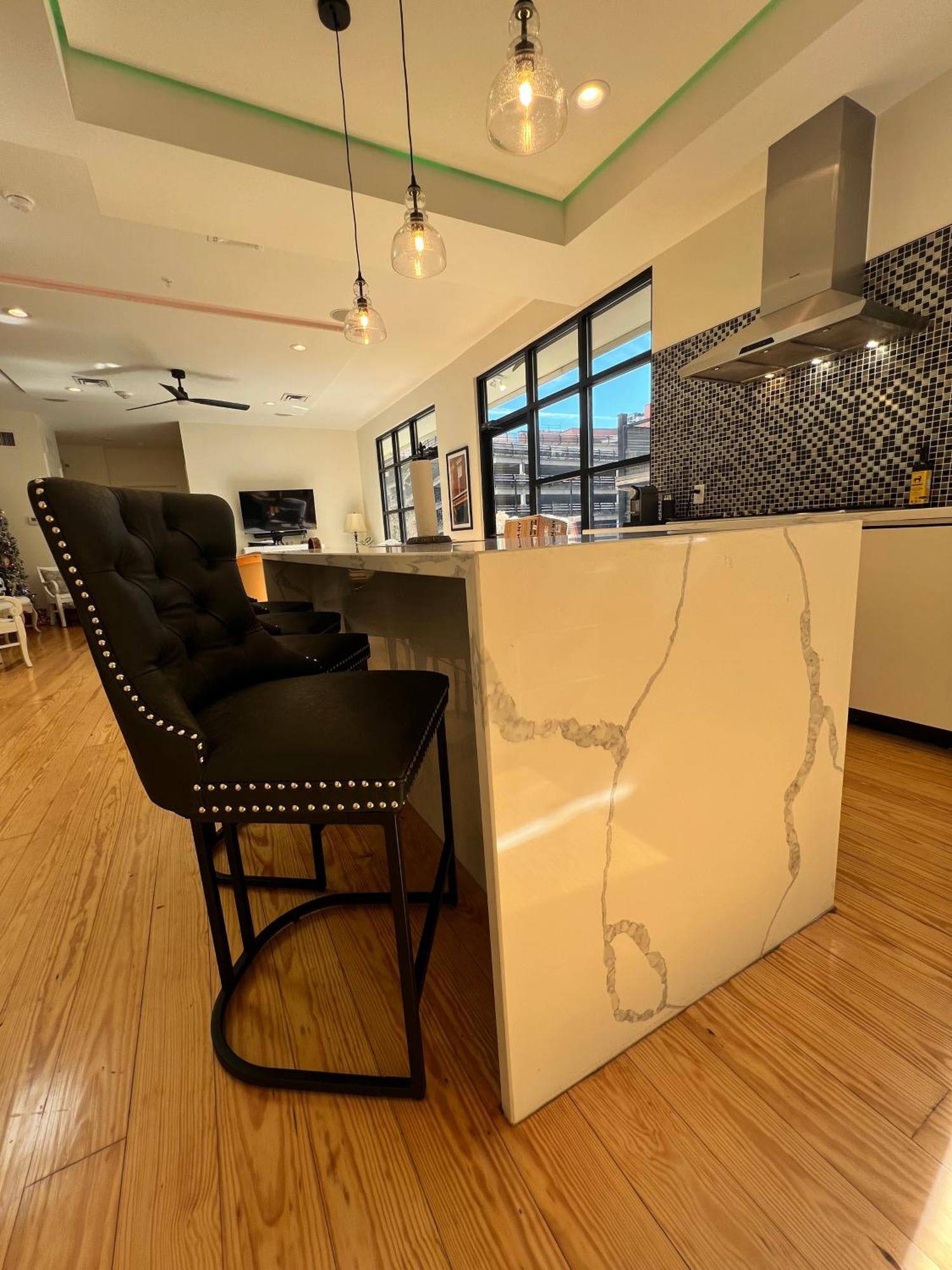 Entire W/ Party Rooftop - A Block Away From Parades Apartment