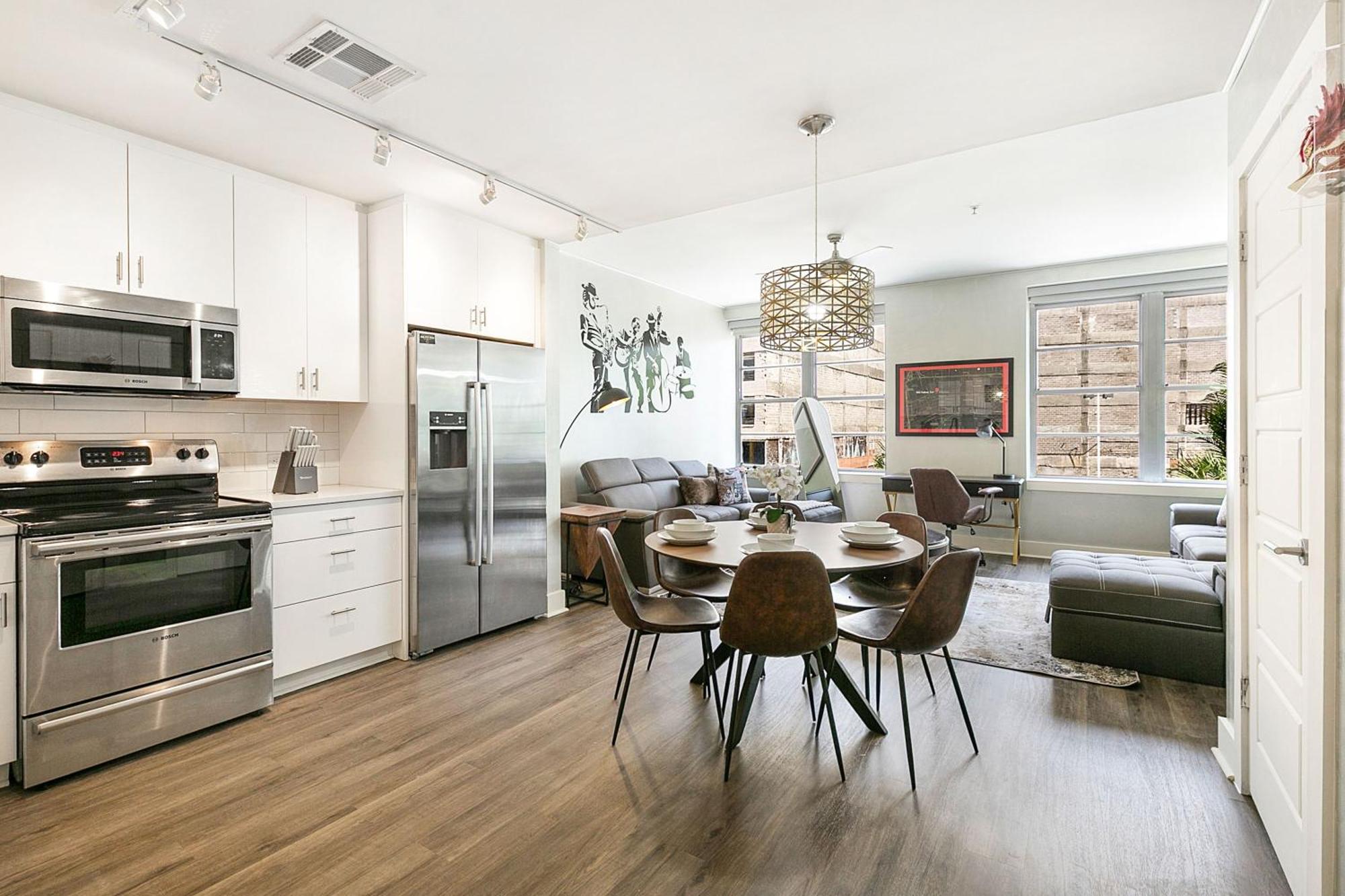 California Building By Hosteeva Apartment New Orleans