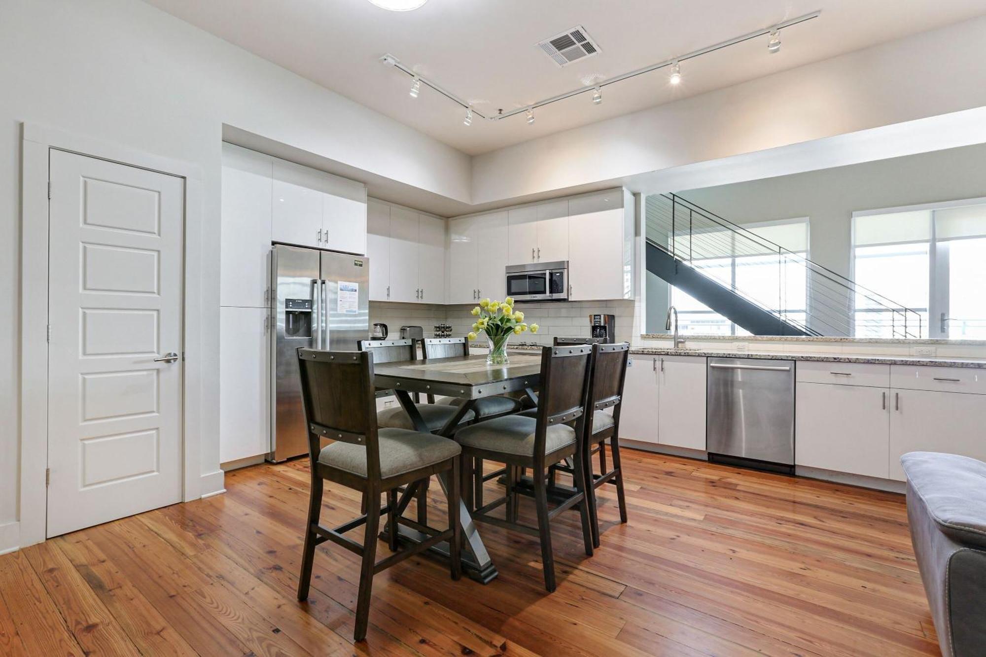 California Building By Hosteeva Apartment New Orleans