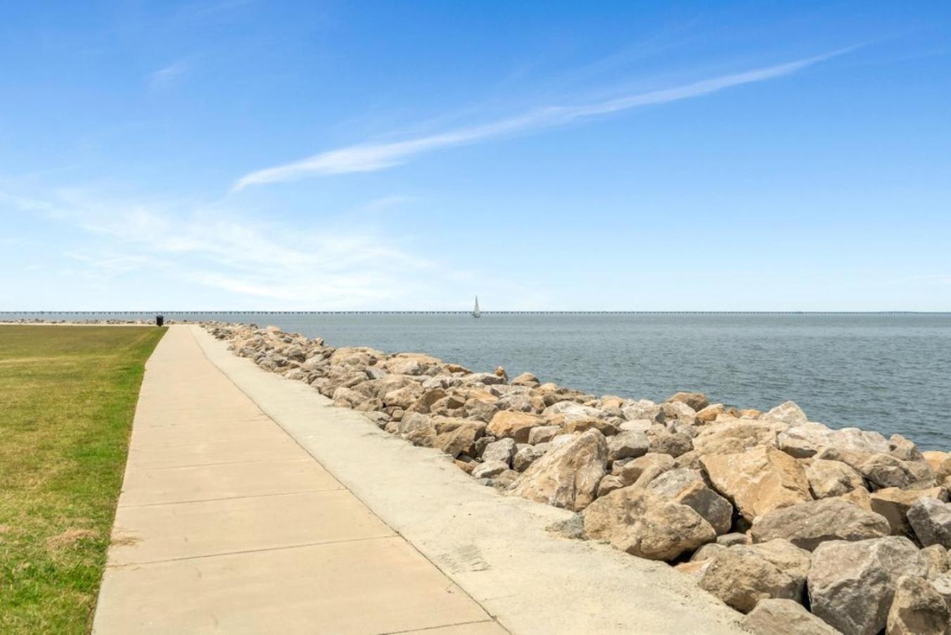 Lakefront 3br W Balconies Near French Qtr