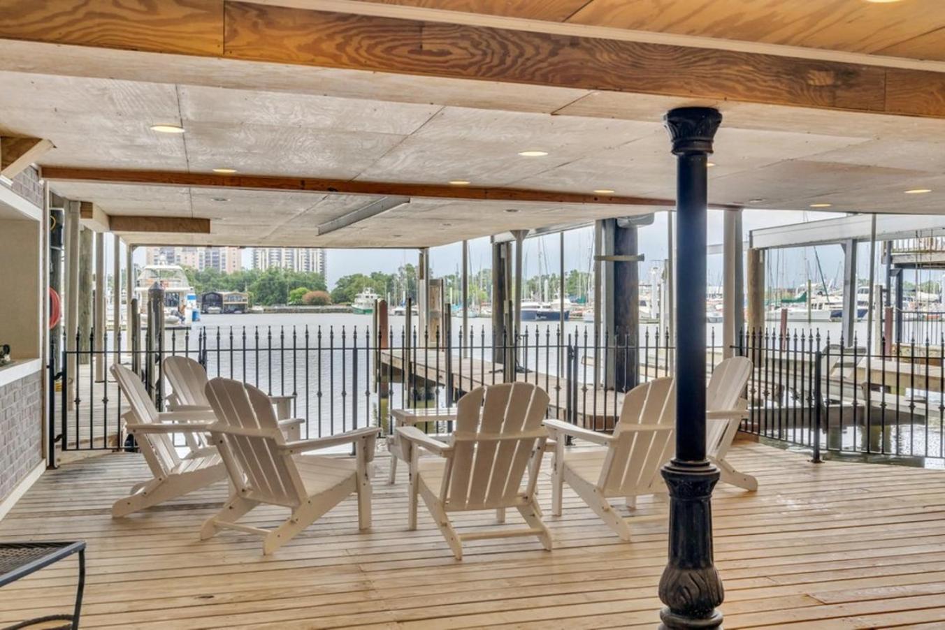 Lakefront 3br W Balconies Near French Qtr *