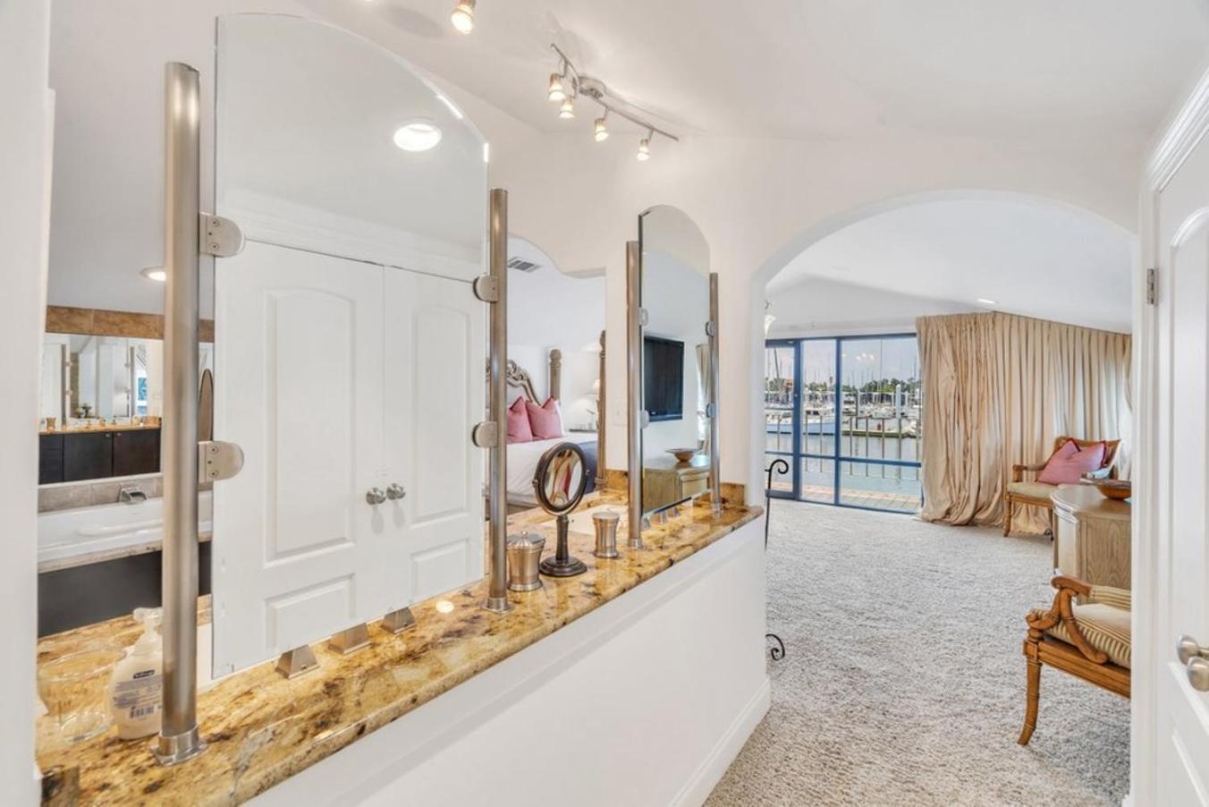 Lakefront 3br W Balconies Near French Qtr Holiday home