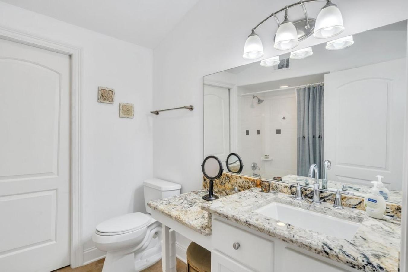 Holiday home Lakefront 3br W Balconies Near French Qtr *