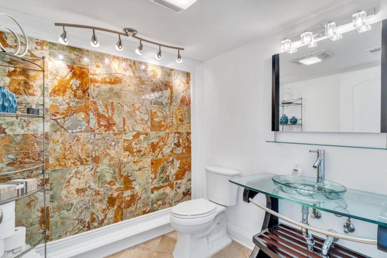 Lakefront 3br W Balconies Near French Qtr