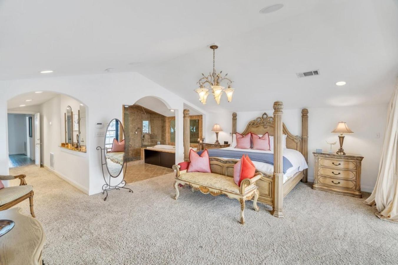 Lakefront 3br W Balconies Near French Qtr *