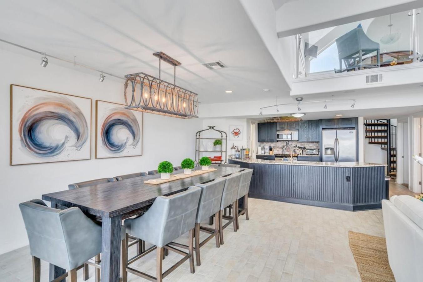 Lakefront 3br W Balconies Near French Qtr Holiday home New Orleans