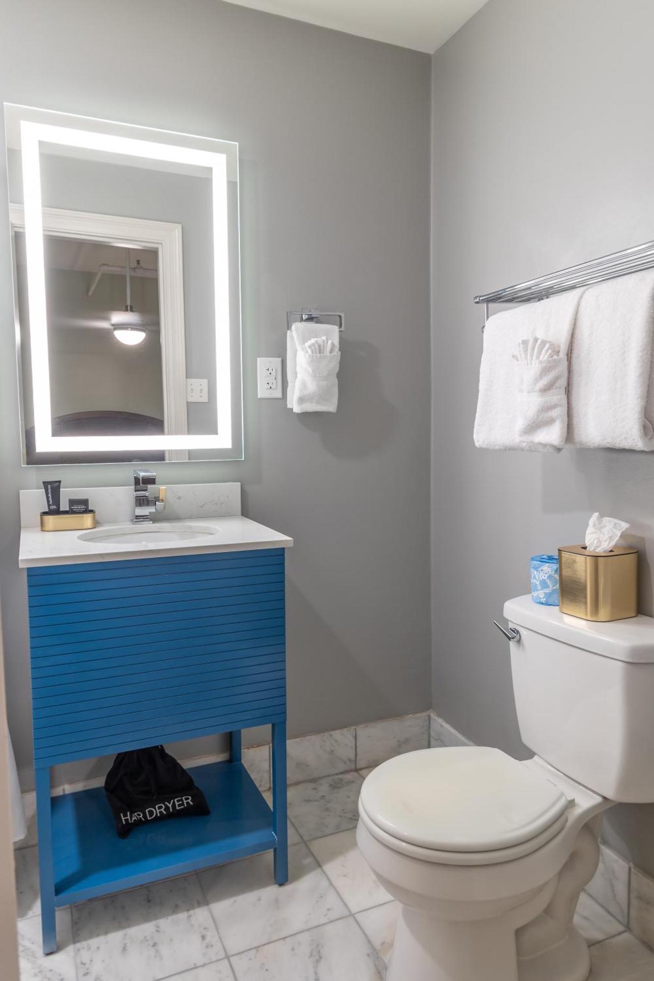 On St. Ann, A French Quarter 3* New Orleans