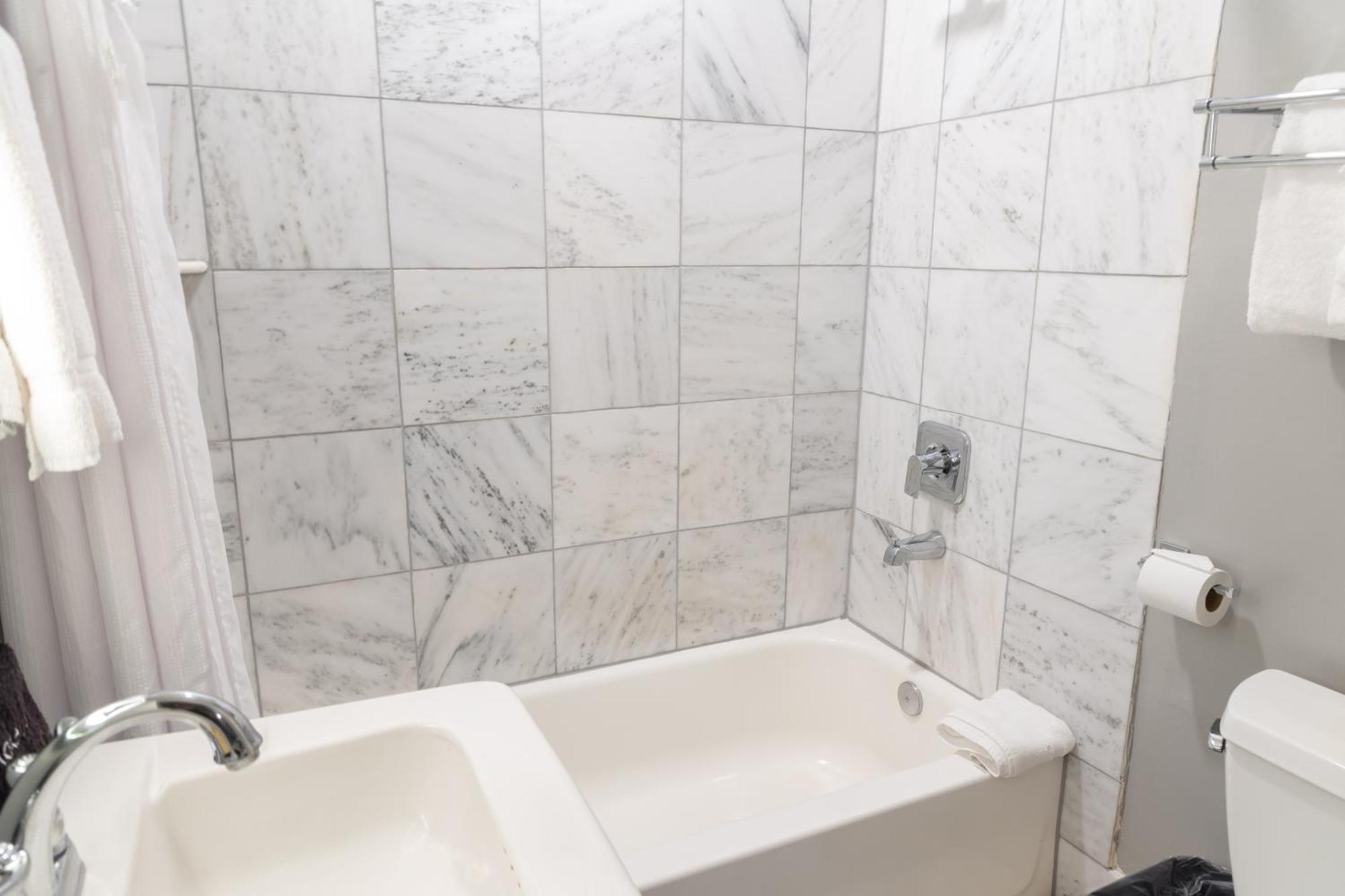 On St. Ann, A French Quarter 3* New Orleans