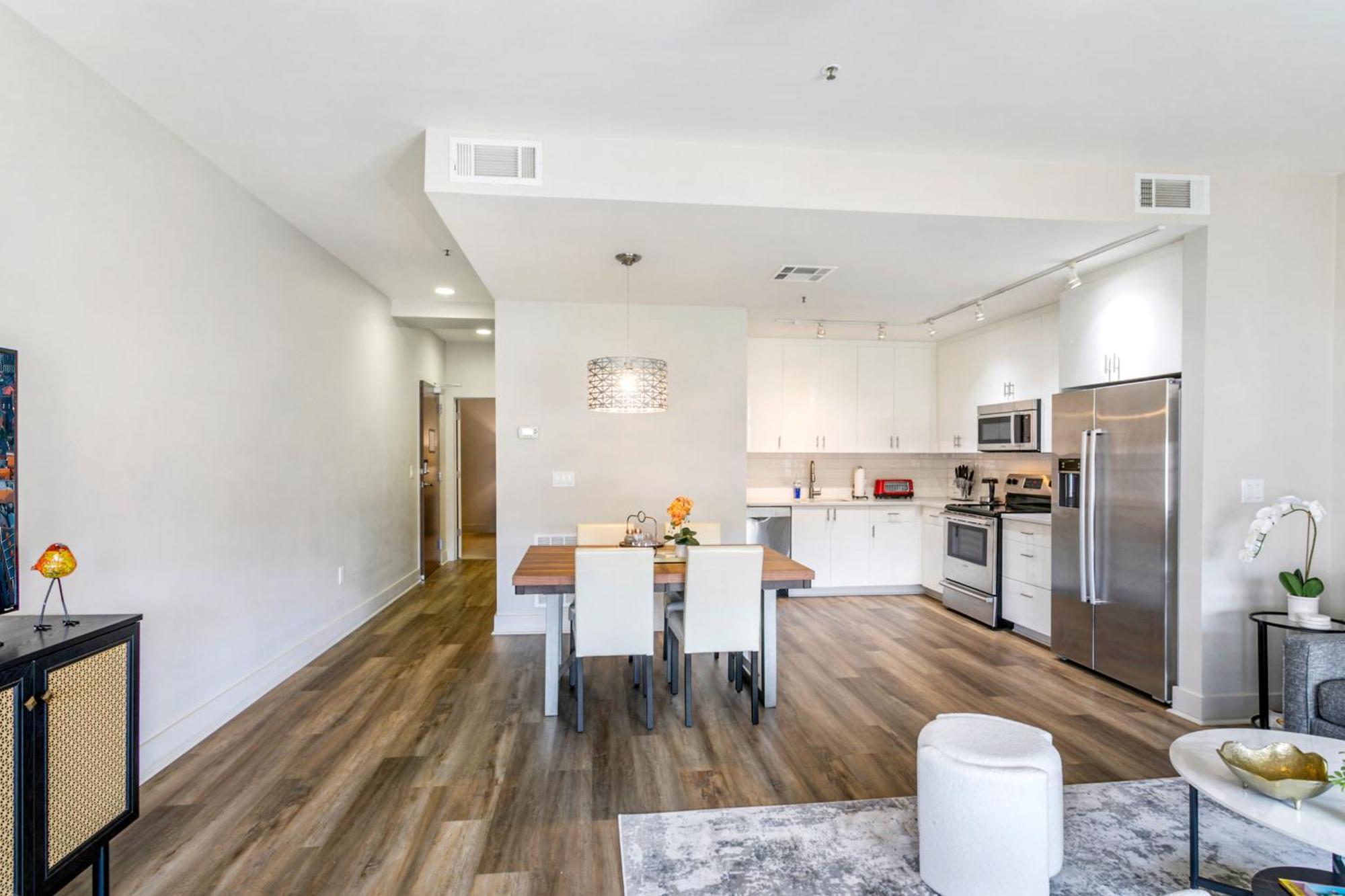 Elegant Near French Quarter And Bourbon St Apartment
