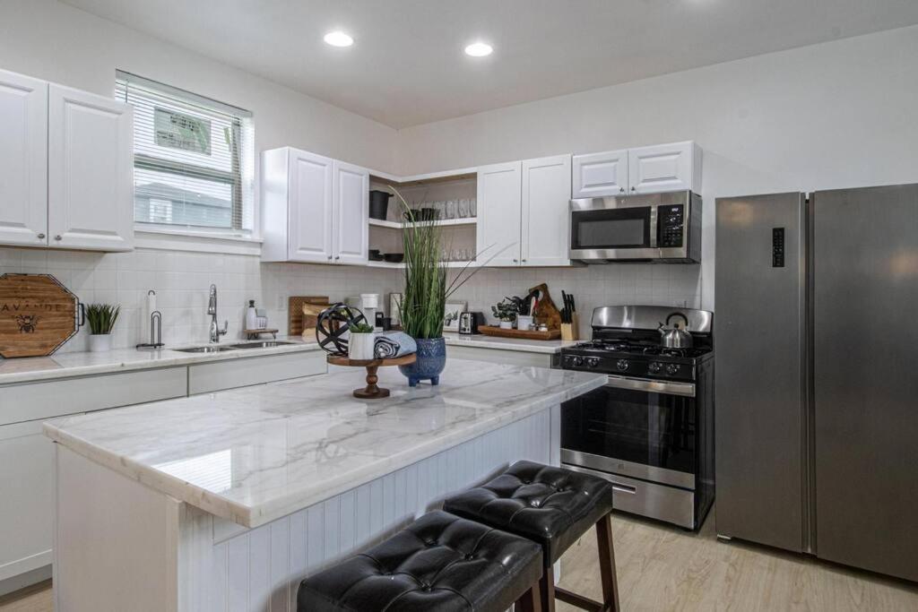 Apartment Luxury Blue Loft Downtown Nola *