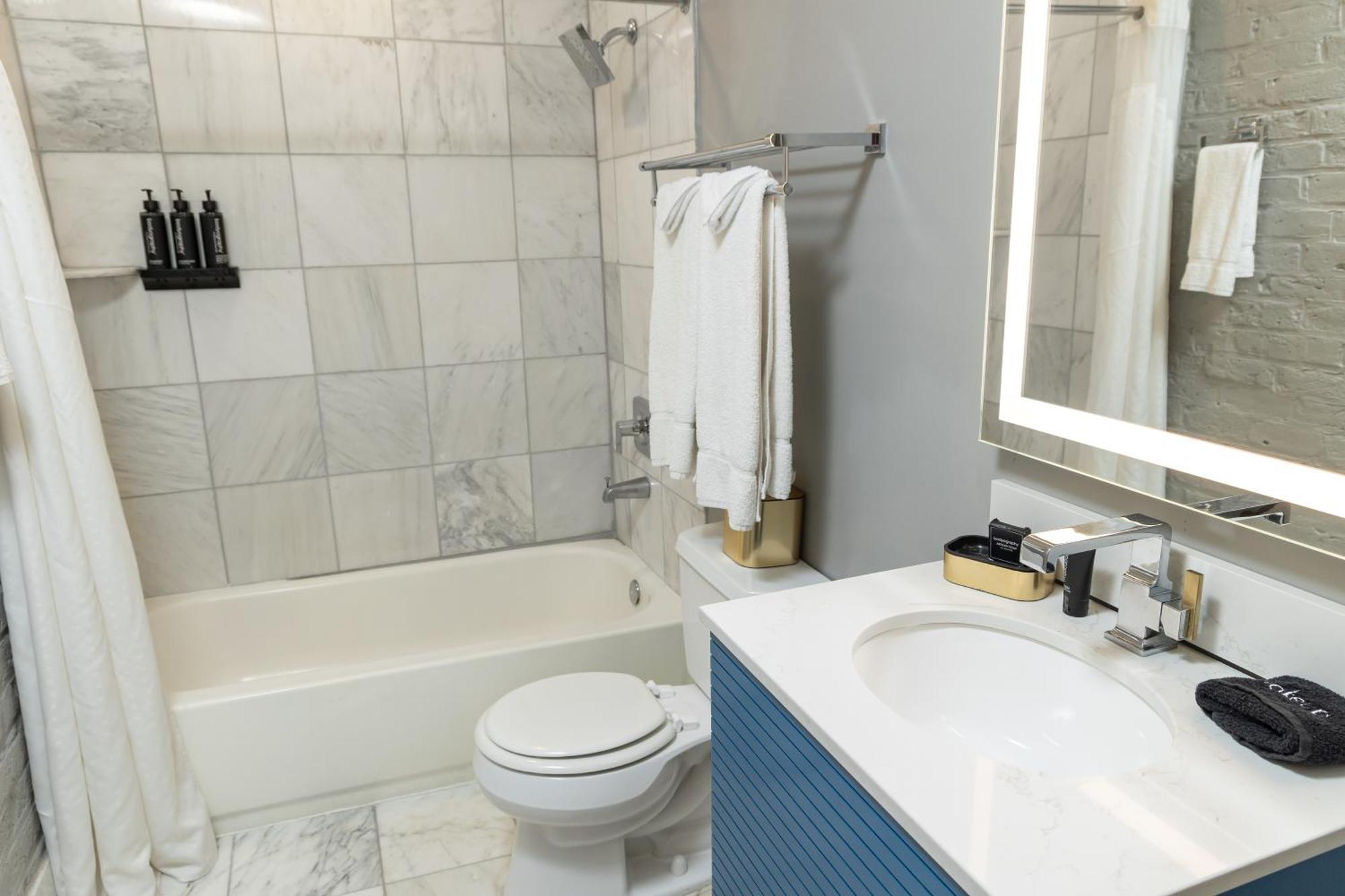 On St. Peter, A French Quarter 3*