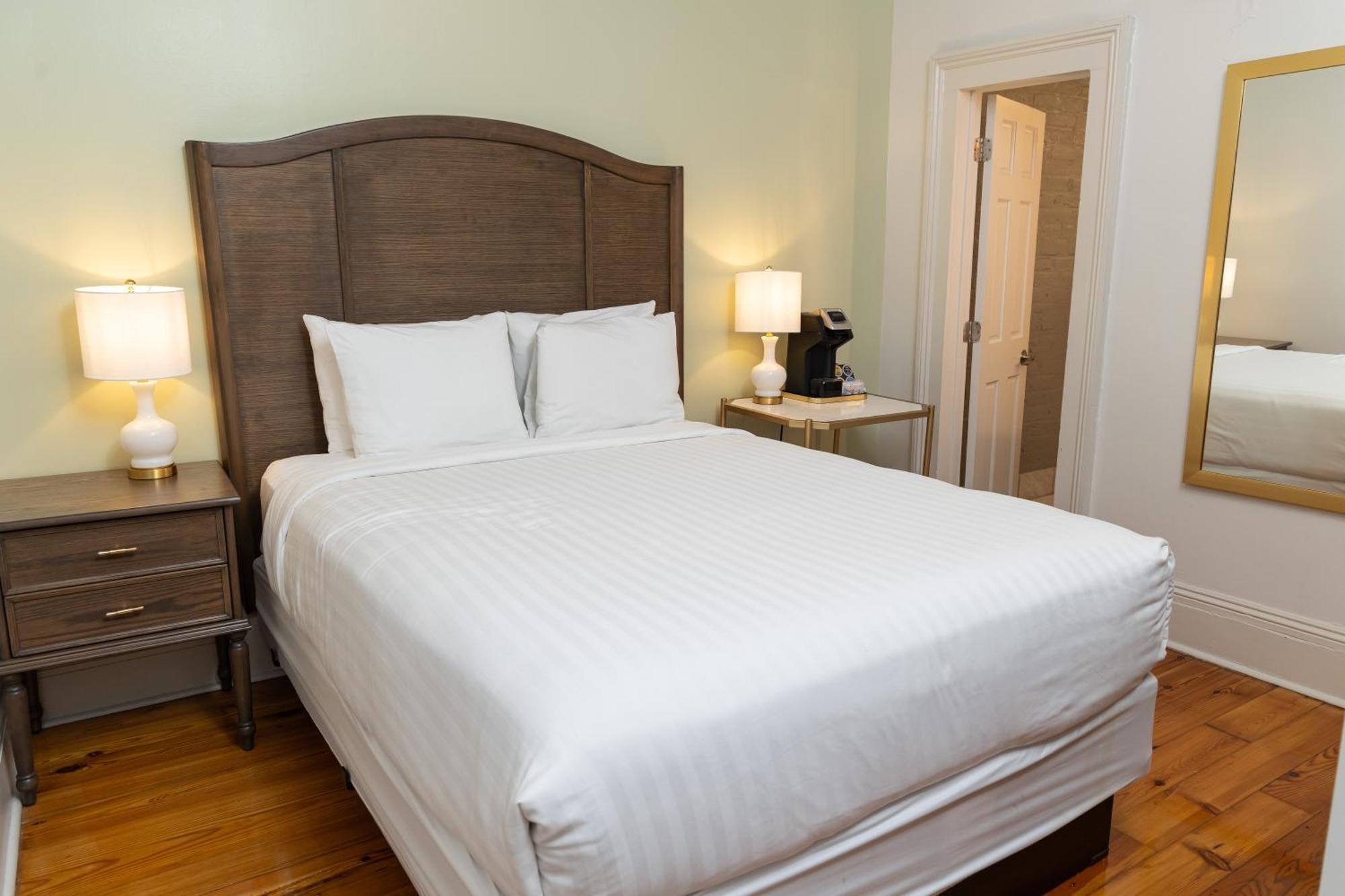 On St. Peter, A French Quarter 3* New Orleans