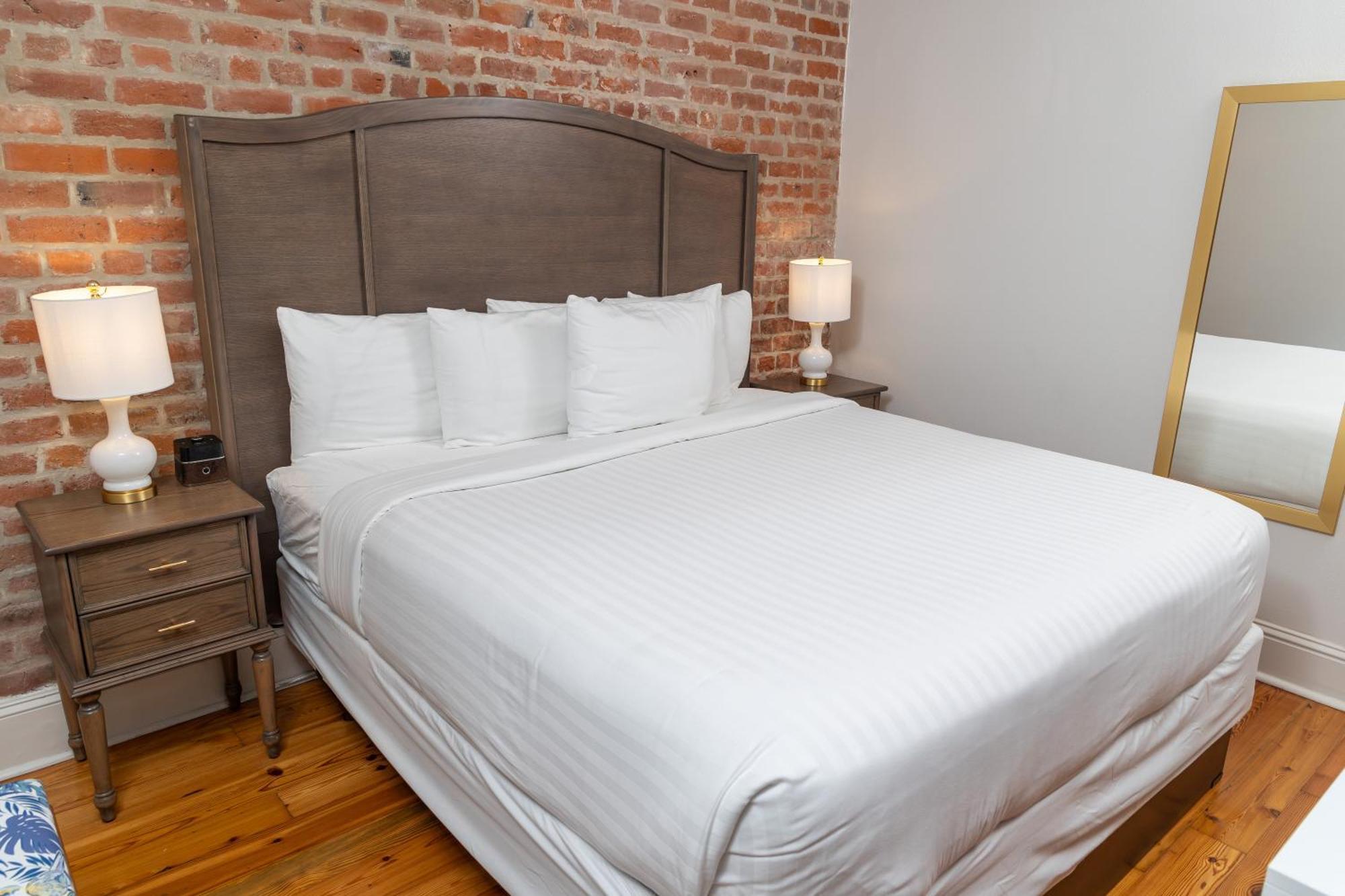 On St. Peter, A French Quarter 3*