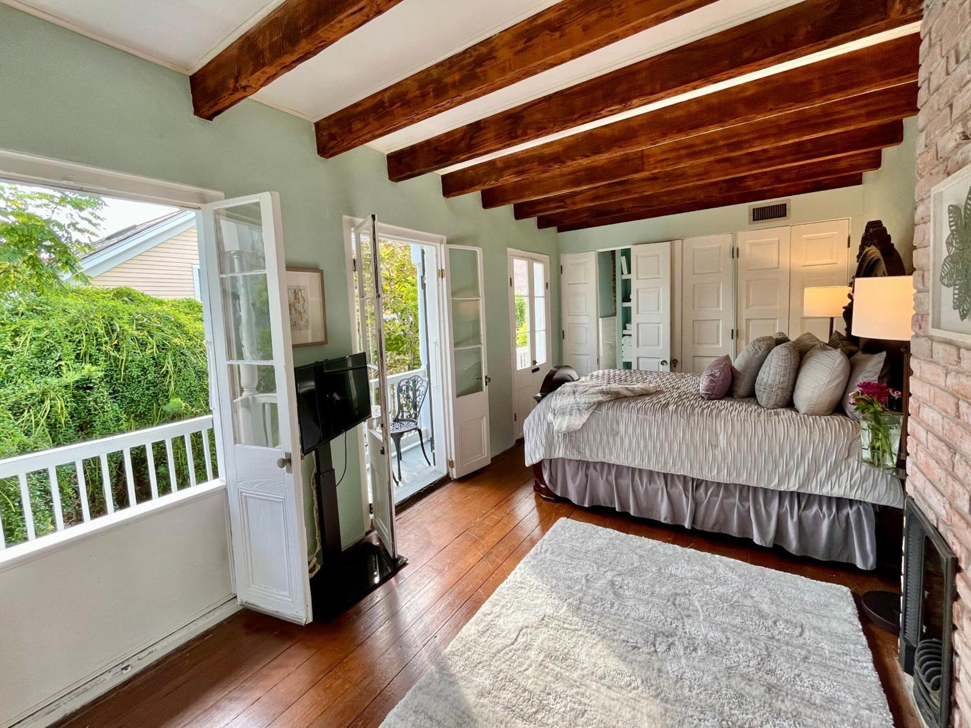 The Lanaux Mansion Bed & Breakfast New Orleans