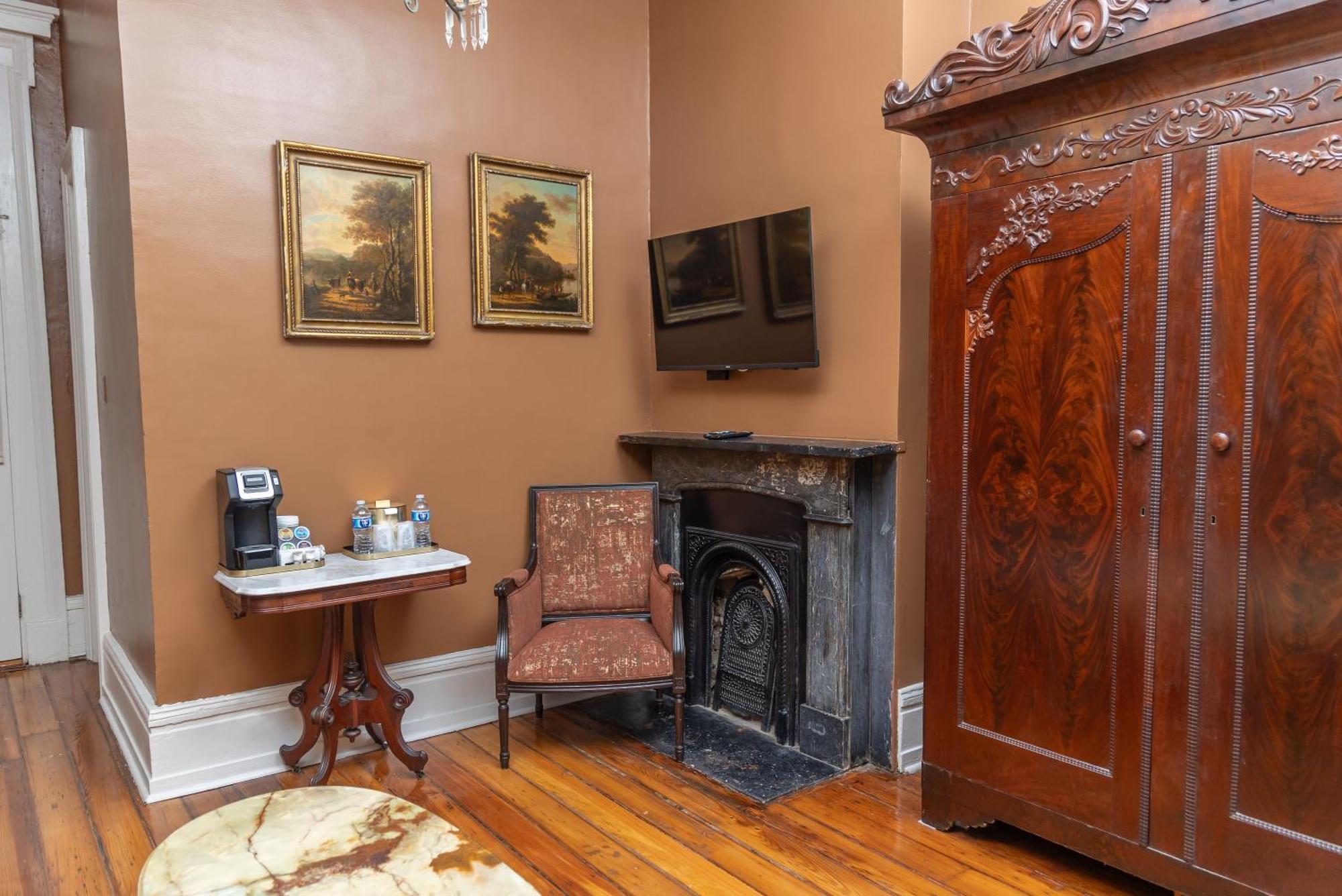 Lamothe House A French Quarter Hotel