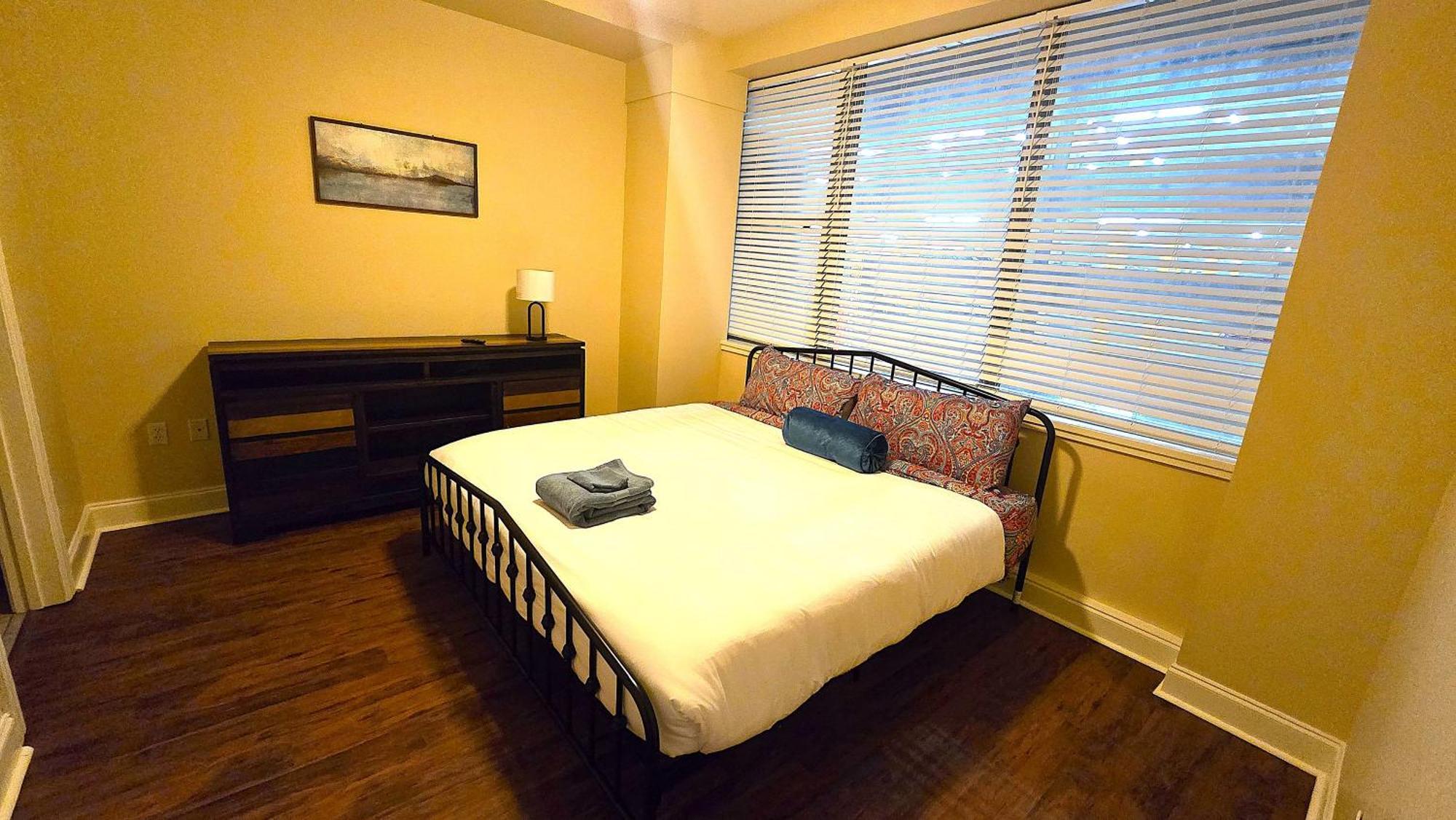 Apartment Legacy Steps From The French Quarter Superdome Casino Bourbon St With Gym & Pool *