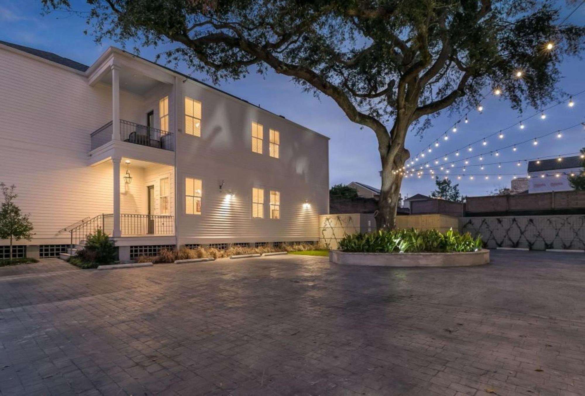 Apartment Spacious 3br Garden District W Pool & Balcony *