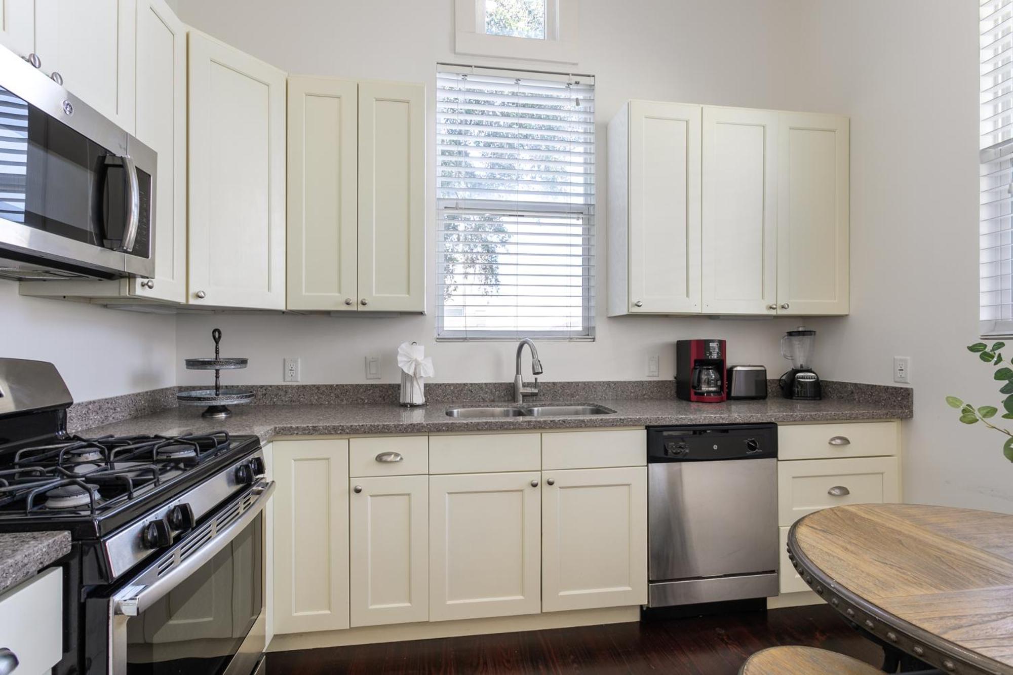 Charming 2br On Carondelet By Hosteeva New Orleans