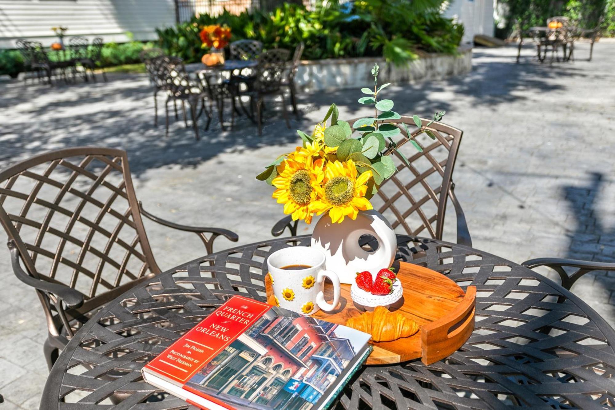 With 3 Bedrooms Near St. Charles With A Pool Apartment New Orleans