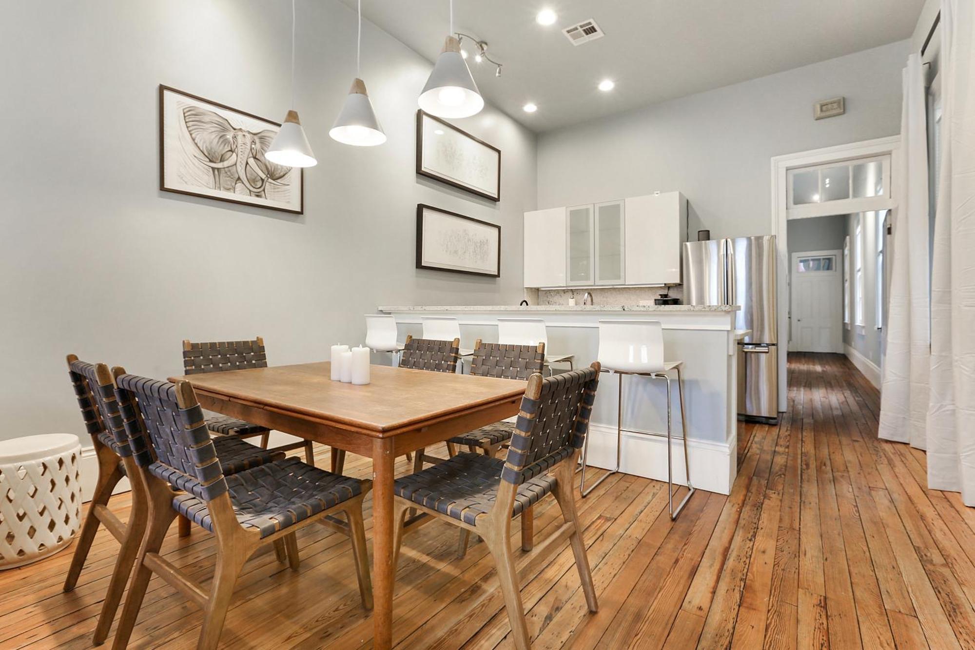 Magazine Street Historic Luxury Apartment *