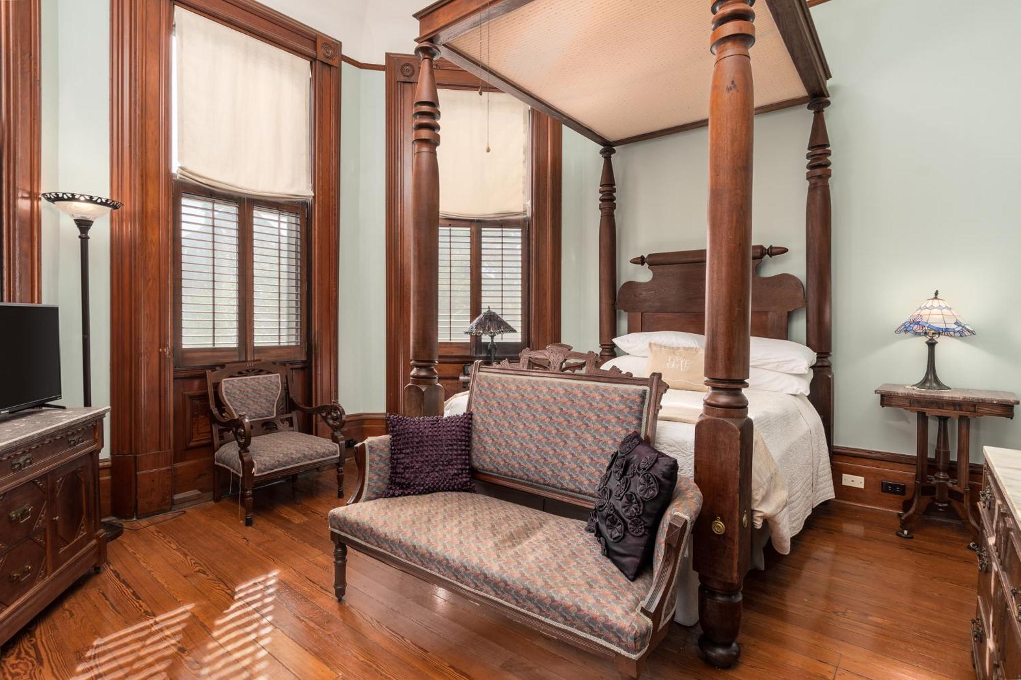 Grand Victorian New Orleans