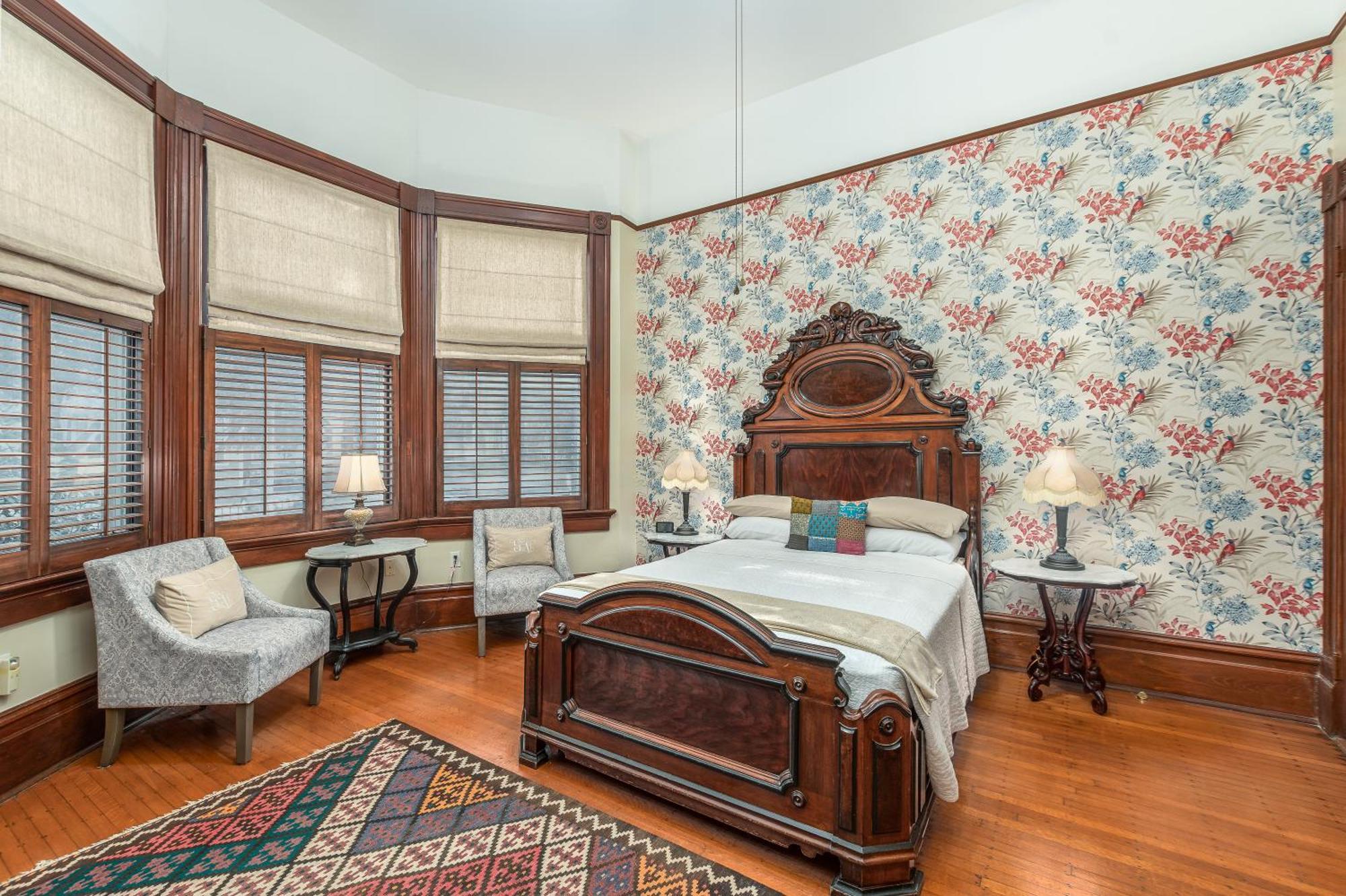 Grand Victorian Bed & Breakfast