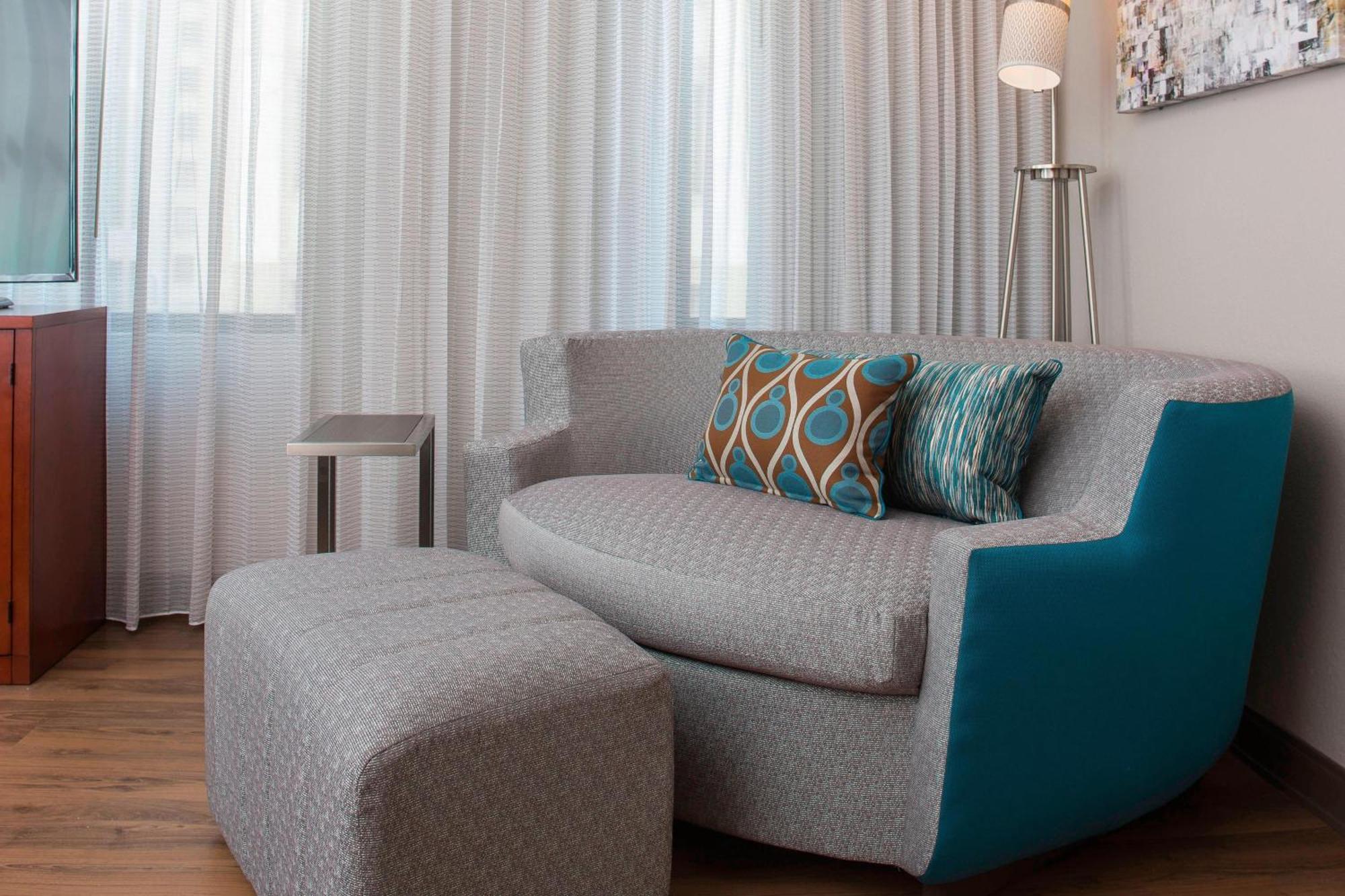 Courtyard By Marriott Downtown Near The French Quarter Hotel 3*