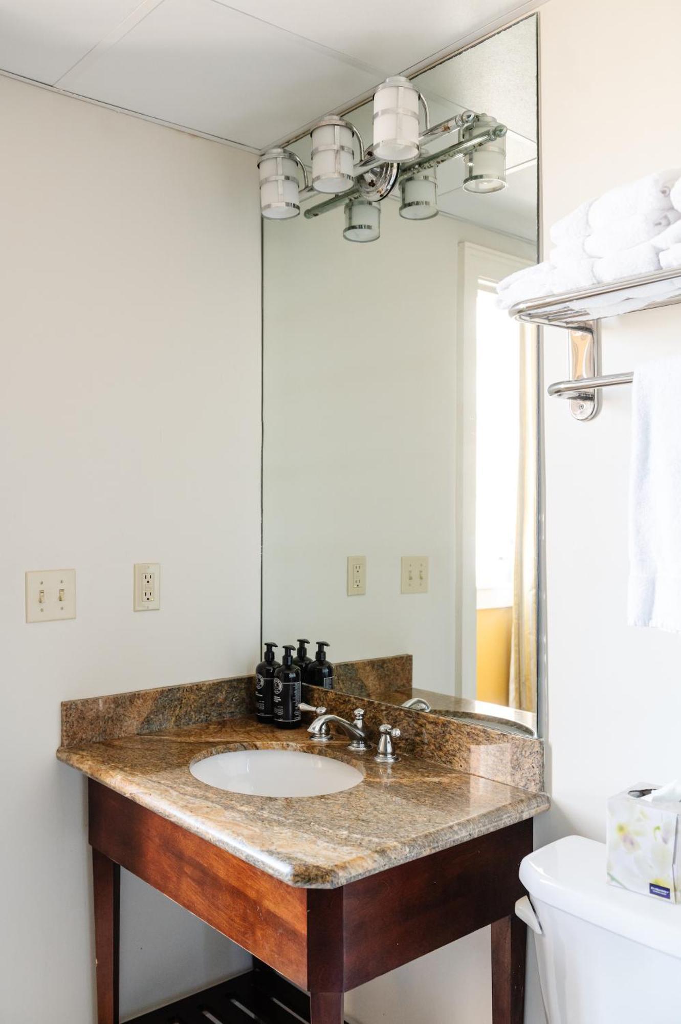The Lafayette By Kasa Living Hotel New Orleans