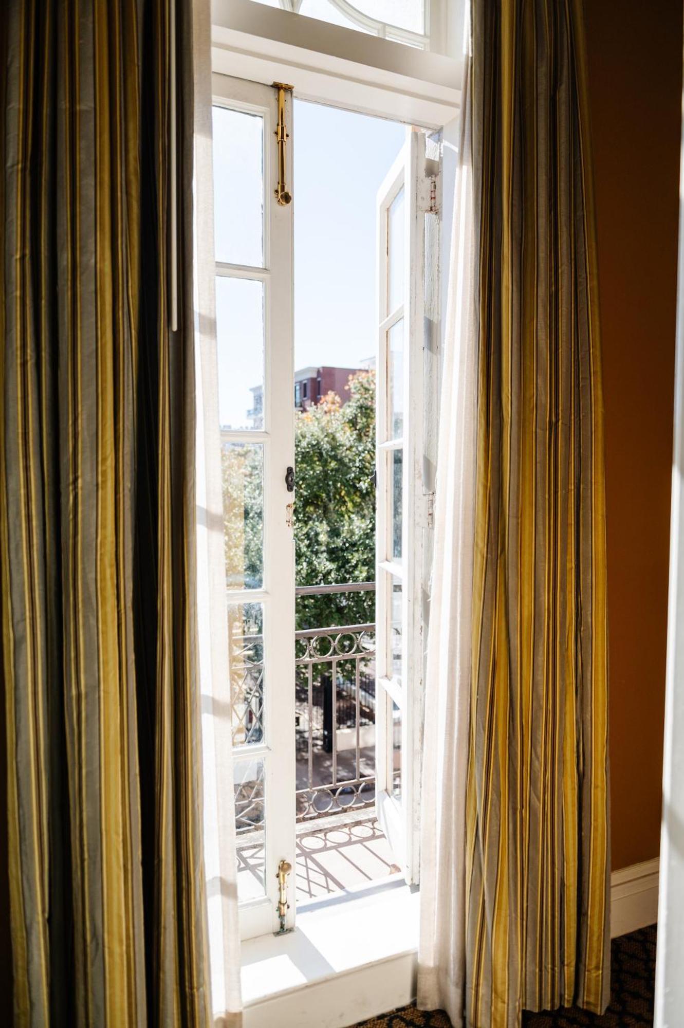 The Lafayette By Kasa Living Hotel New Orleans