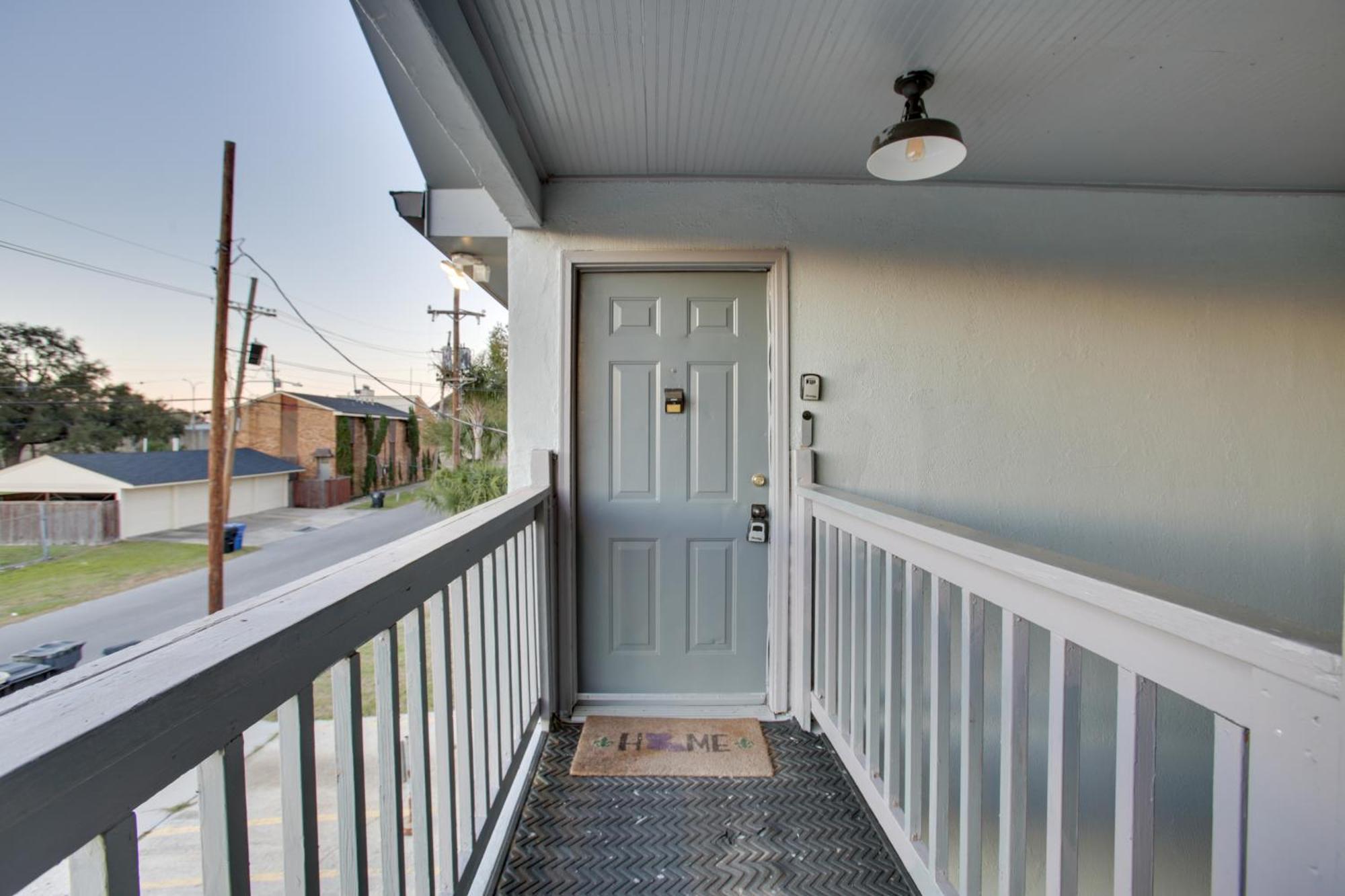 Walk To Lakefront Near Nola Park Apartment