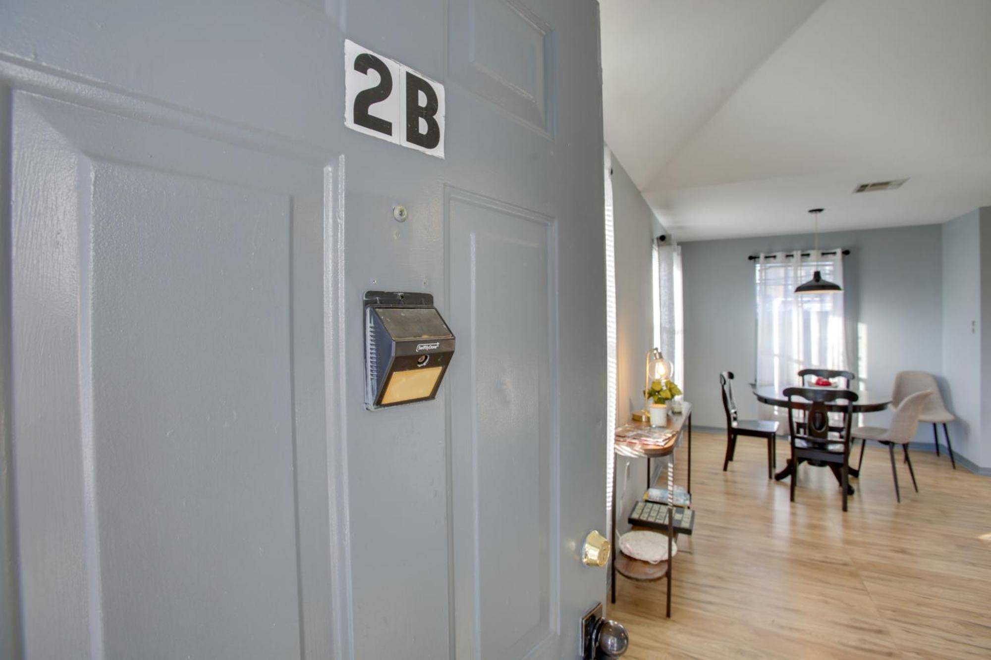 Walk To Lakefront Near Nola Park Apartment *