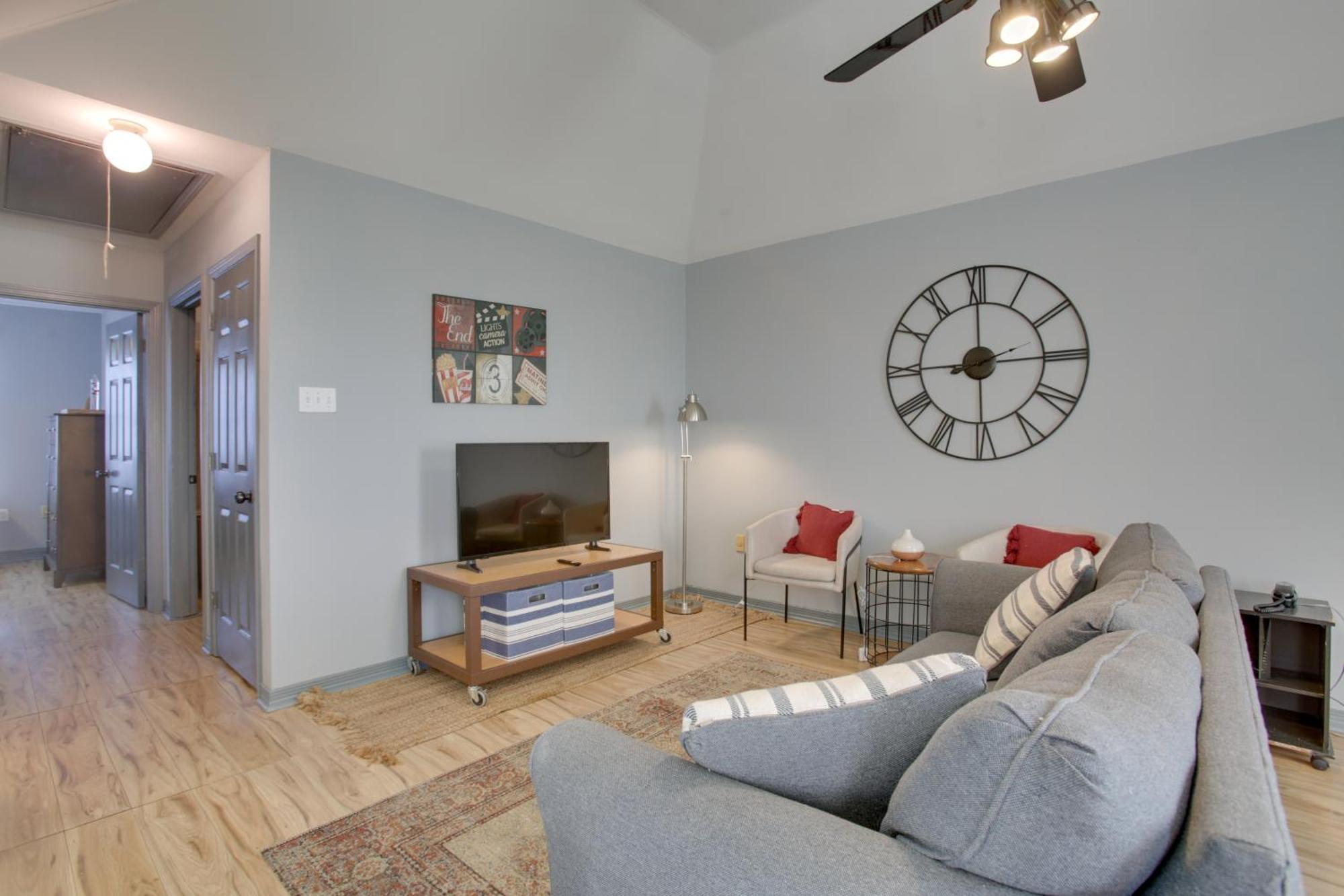 Walk To Lakefront Near Nola Park Apartment