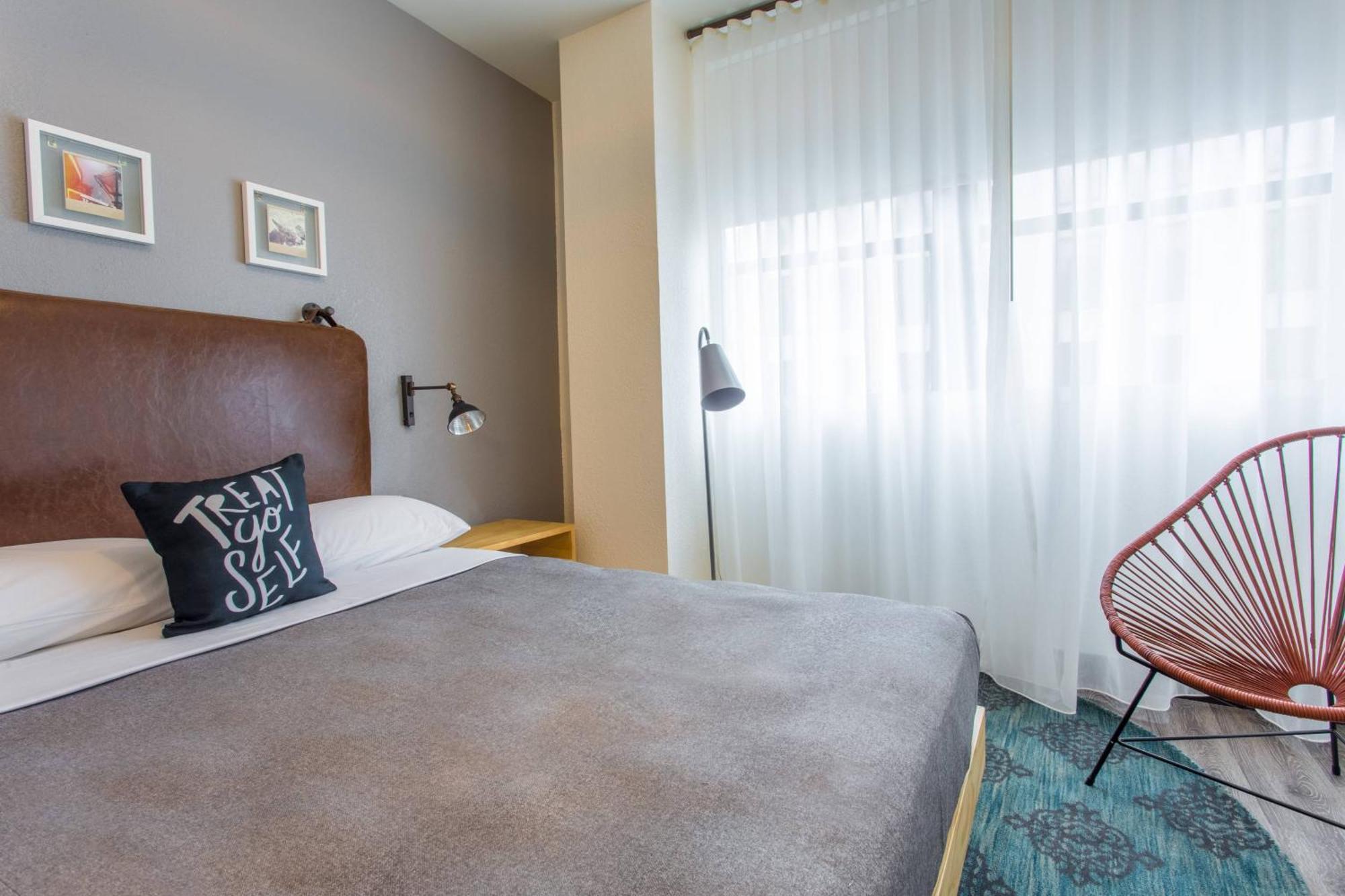 Hotel Moxy Downtown/french Quarter Area