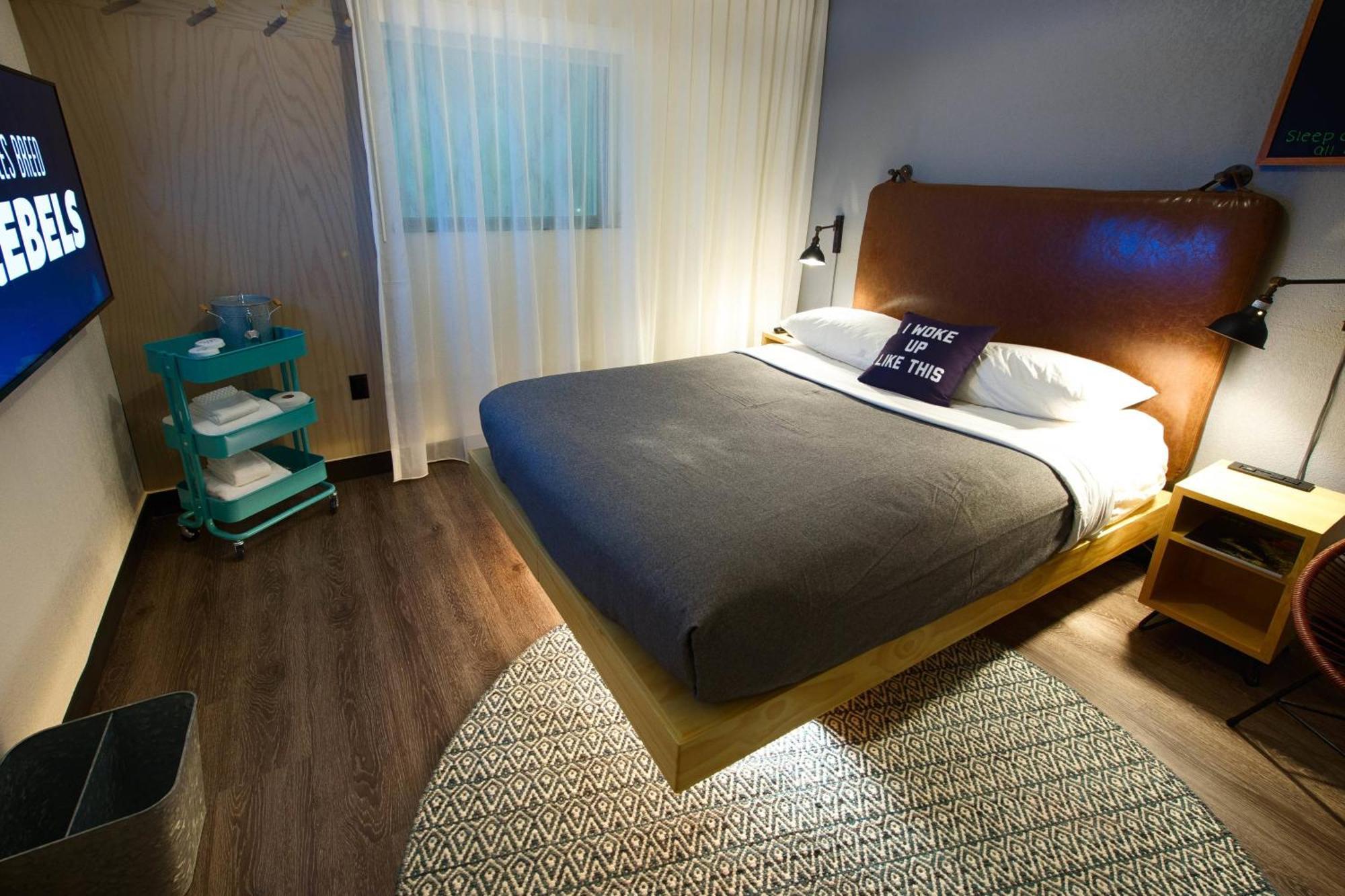 Hotel Moxy Downtown/french Quarter Area 4*