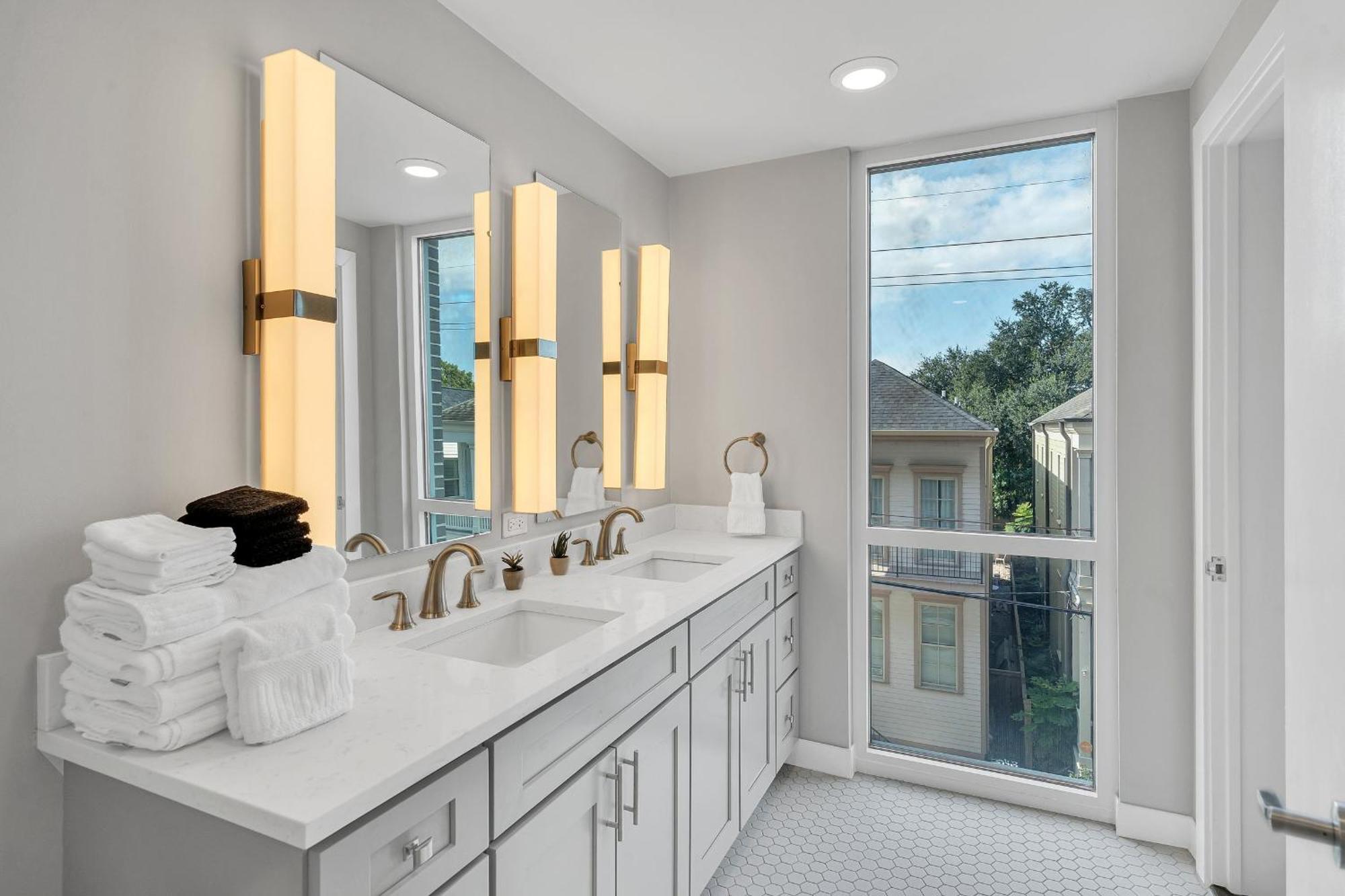 Bywater Pool & Gym Jazz Fest Vibes Apartment