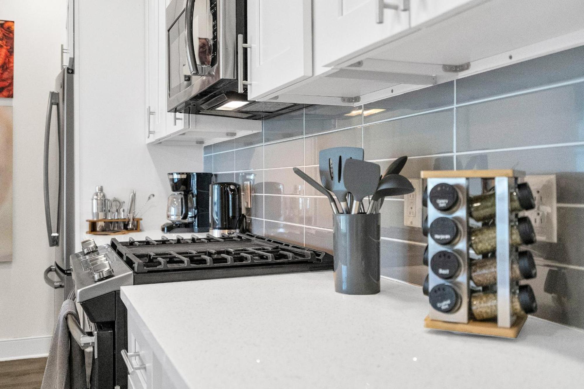 Bywater Pool & Gym Jazz Fest Vibes Apartment New Orleans