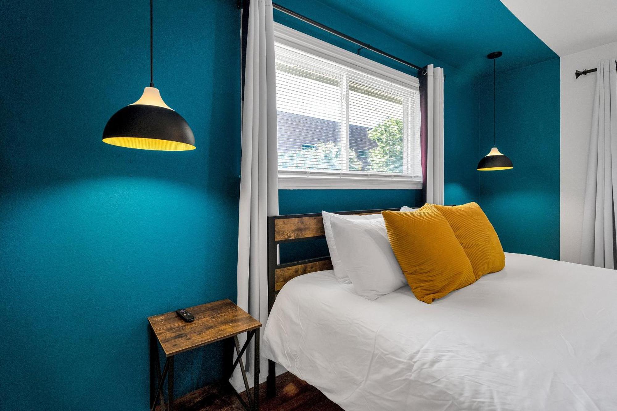 Cozy 2br Retreat W Parking Near French Qtr Apartment *