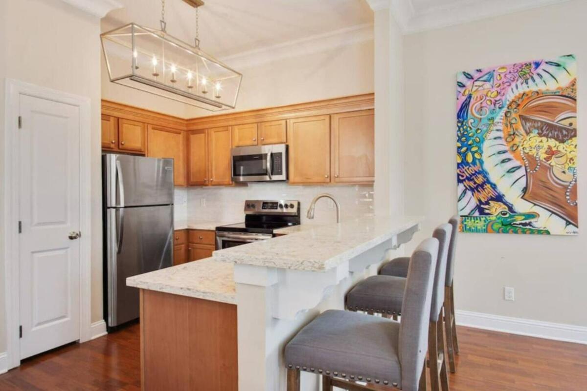 Luxurious Single With Private Yard *