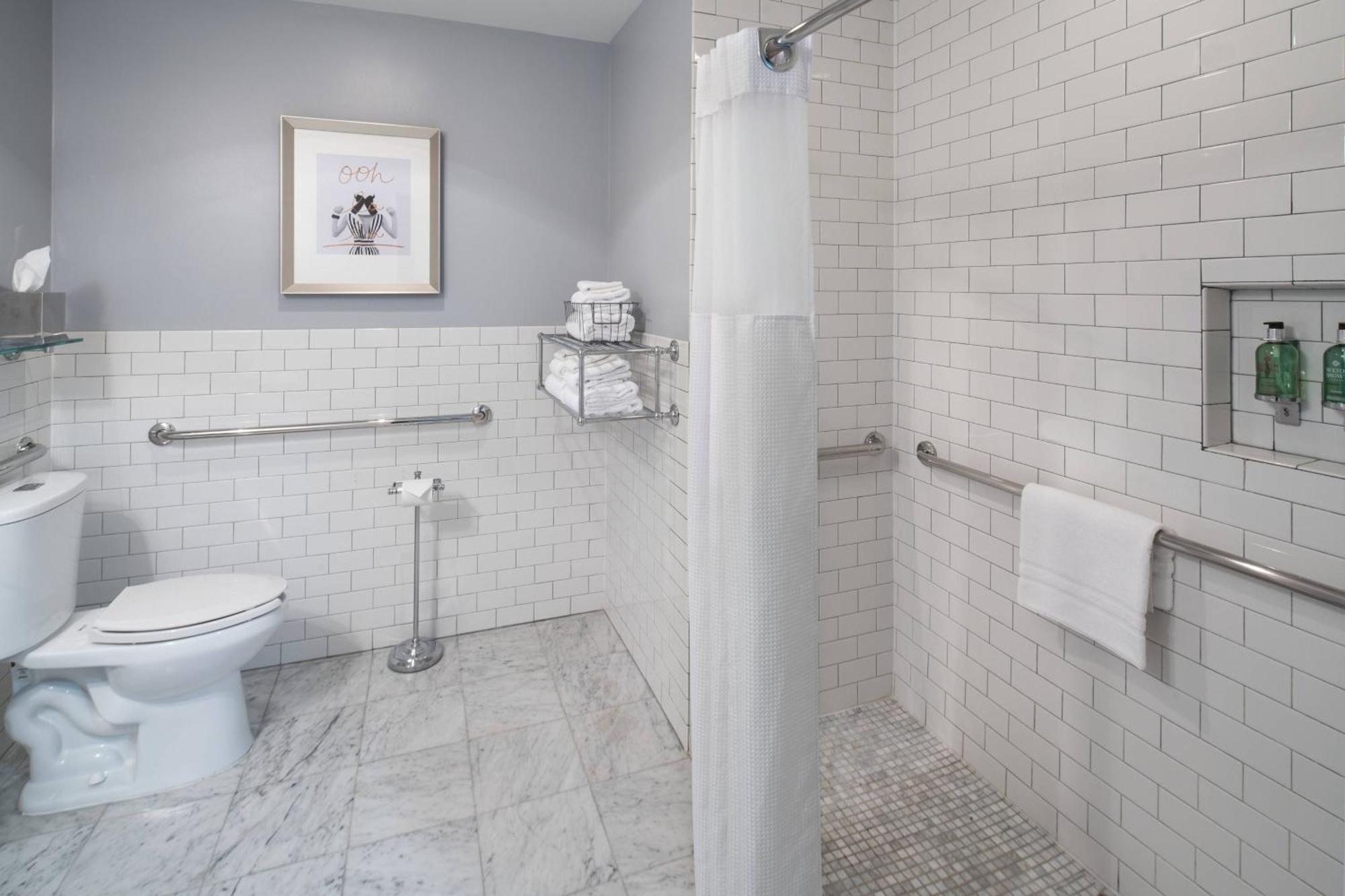 Q&c And Bar New Orleans, Autograph Collection Hotel New Orleans