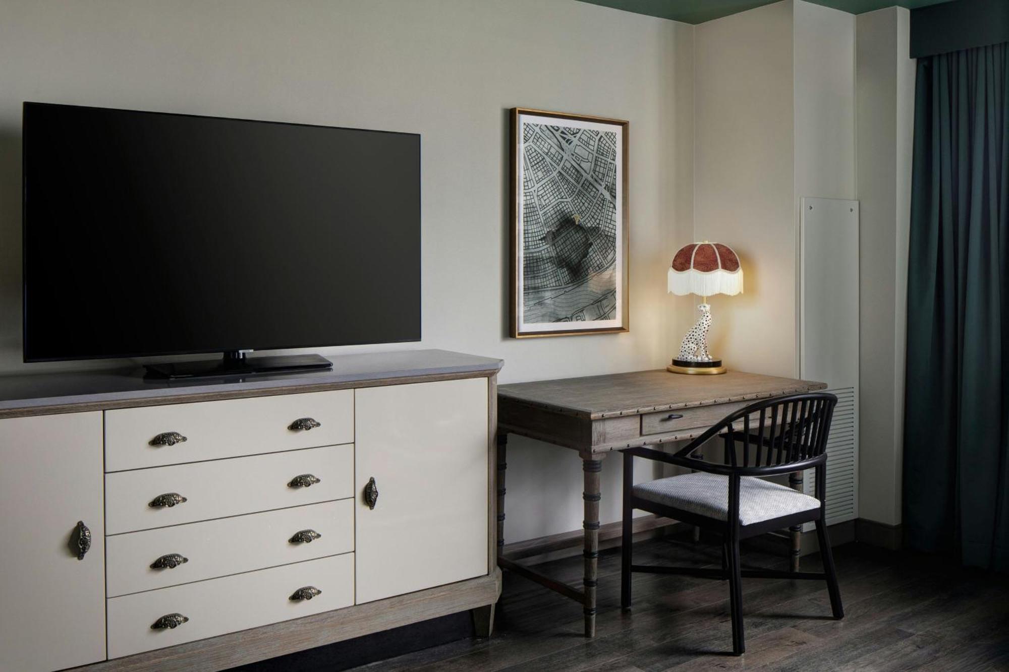 Tonnelle New Orleans, A Tribute Portfolio