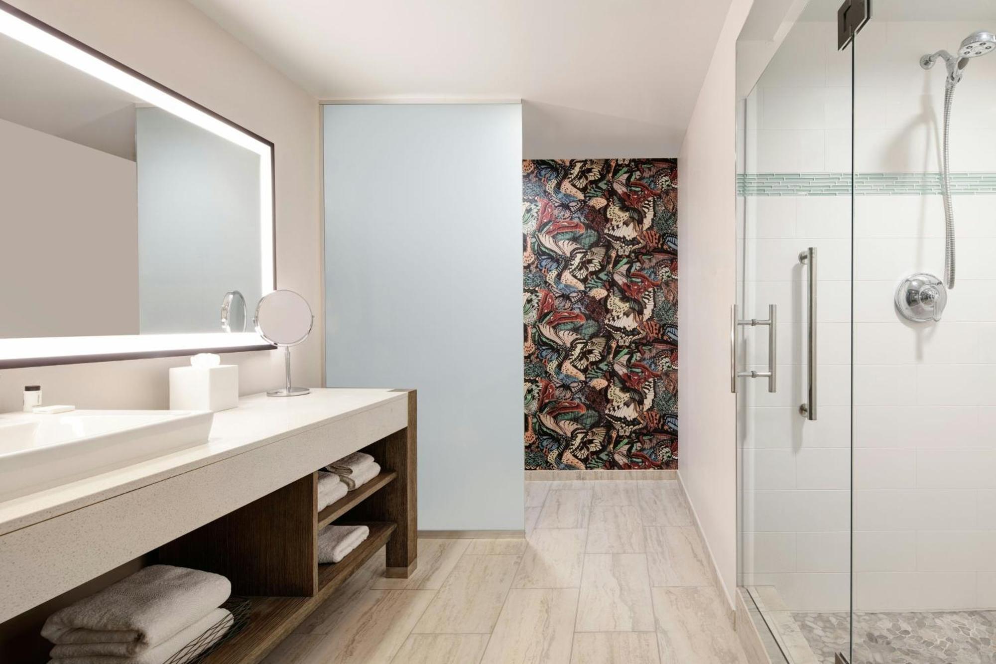 Hotel Tonnelle New Orleans, A Tribute Portfolio